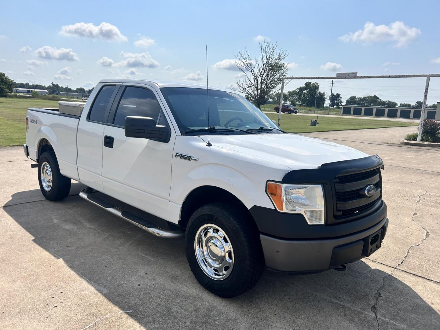 2014 White /Gray Ford F-150 (1FTEX1EM8EK) with an 3.7L V6 DOHC 24V engine, 6-Speed Automatic transmission, located at 17760 Hwy 62, Morris, OK, 74445, (918) 733-4887, 35.609104, -95.877060 - 2014 FORD F-150 4WD WITH 3.7L V6 ENGINE BI-FUEL SYSTEM RUNS ON CNG OR GASOLINE. FEATURES KEYLESS REMOTE ENTRY, POWER LOCKS, POWER WINDOWS, AM/FM STEREO, SIRIUS XM STEREO, CD PLAYER, AUXILLARY PORT, CRUISE CONTROL, TRACTION CONTROL, MULTI-FUNCTIONING STEERING WHEEL CONTROLS, TOOL BOX, AND TRAILER HIT - Photo#2