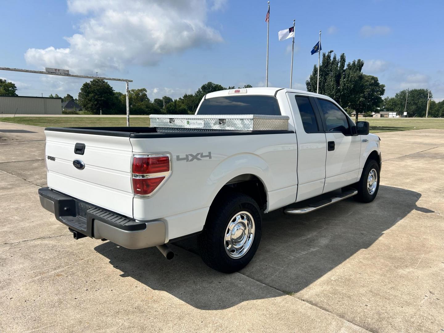 2014 White /Gray Ford F-150 (1FTEX1EM8EK) with an 3.7L V6 DOHC 24V engine, 6-Speed Automatic transmission, located at 17760 Hwy 62, Morris, OK, 74445, (918) 733-4887, 35.609104, -95.877060 - 2014 FORD F-150 4WD WITH 3.7L V6 ENGINE BI-FUEL SYSTEM RUNS ON CNG OR GASOLINE. FEATURES KEYLESS REMOTE ENTRY, POWER LOCKS, POWER WINDOWS, AM/FM STEREO, SIRIUS XM STEREO, CD PLAYER, AUXILLARY PORT, CRUISE CONTROL, TRACTION CONTROL, MULTI-FUNCTIONING STEERING WHEEL CONTROLS, TOOL BOX, AND TRAILER HIT - Photo#4