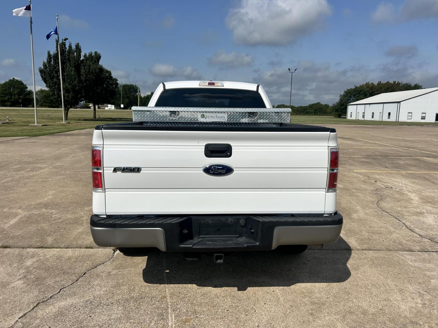 2014 White /Gray Ford F-150 (1FTEX1EM8EK) with an 3.7L V6 DOHC 24V engine, 6-Speed Automatic transmission, located at 17760 Hwy 62, Morris, OK, 74445, (918) 733-4887, 35.609104, -95.877060 - 2014 FORD F-150 4WD WITH 3.7L V6 ENGINE BI-FUEL SYSTEM RUNS ON CNG OR GASOLINE. FEATURES KEYLESS REMOTE ENTRY, POWER LOCKS, POWER WINDOWS, AM/FM STEREO, SIRIUS XM STEREO, CD PLAYER, AUXILLARY PORT, CRUISE CONTROL, TRACTION CONTROL, MULTI-FUNCTIONING STEERING WHEEL CONTROLS, TOOL BOX, AND TRAILER HIT - Photo#5
