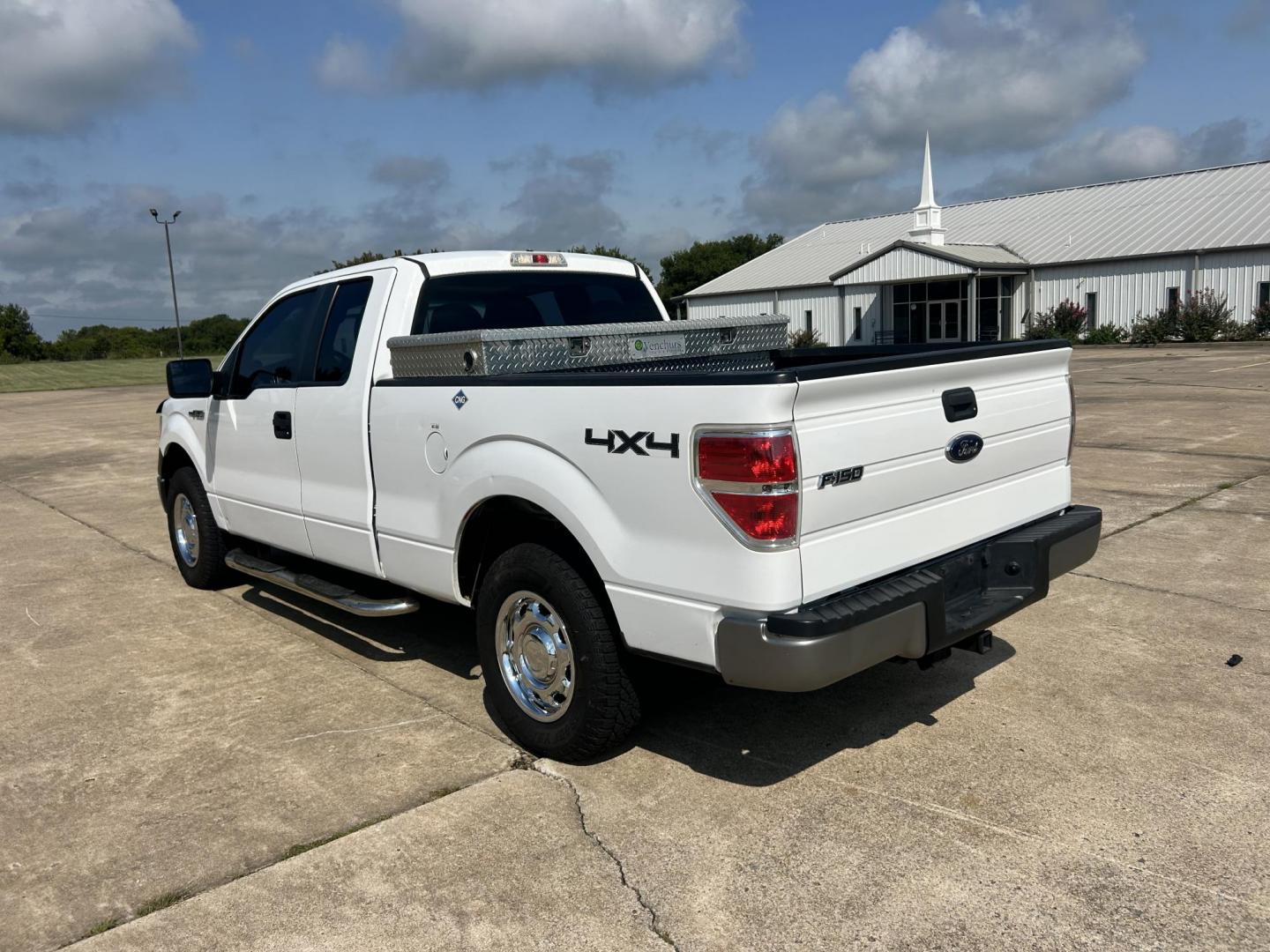 2014 White /Gray Ford F-150 (1FTEX1EM8EK) with an 3.7L V6 DOHC 24V engine, 6-Speed Automatic transmission, located at 17760 Hwy 62, Morris, OK, 74445, (918) 733-4887, 35.609104, -95.877060 - 2014 FORD F-150 4WD WITH 3.7L V6 ENGINE BI-FUEL SYSTEM RUNS ON CNG OR GASOLINE. FEATURES KEYLESS REMOTE ENTRY, POWER LOCKS, POWER WINDOWS, AM/FM STEREO, SIRIUS XM STEREO, CD PLAYER, AUXILLARY PORT, CRUISE CONTROL, TRACTION CONTROL, MULTI-FUNCTIONING STEERING WHEEL CONTROLS, TOOL BOX, AND TRAILER HIT - Photo#6