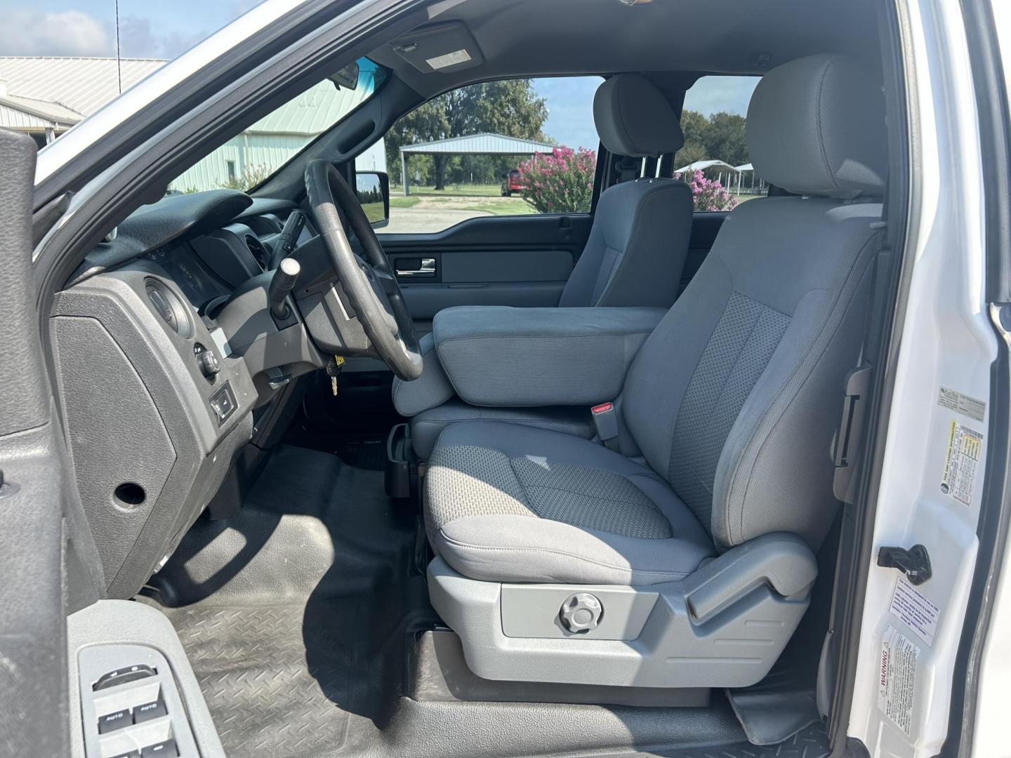 2014 White /Gray Ford F-150 (1FTEX1EM8EK) with an 3.7L V6 DOHC 24V engine, 6-Speed Automatic transmission, located at 17760 Hwy 62, Morris, OK, 74445, (918) 733-4887, 35.609104, -95.877060 - 2014 FORD F-150 4WD WITH 3.7L V6 ENGINE BI-FUEL SYSTEM RUNS ON CNG OR GASOLINE. FEATURES KEYLESS REMOTE ENTRY, POWER LOCKS, POWER WINDOWS, AM/FM STEREO, SIRIUS XM STEREO, CD PLAYER, AUXILLARY PORT, CRUISE CONTROL, TRACTION CONTROL, MULTI-FUNCTIONING STEERING WHEEL CONTROLS, TOOL BOX, AND TRAILER HIT - Photo#8