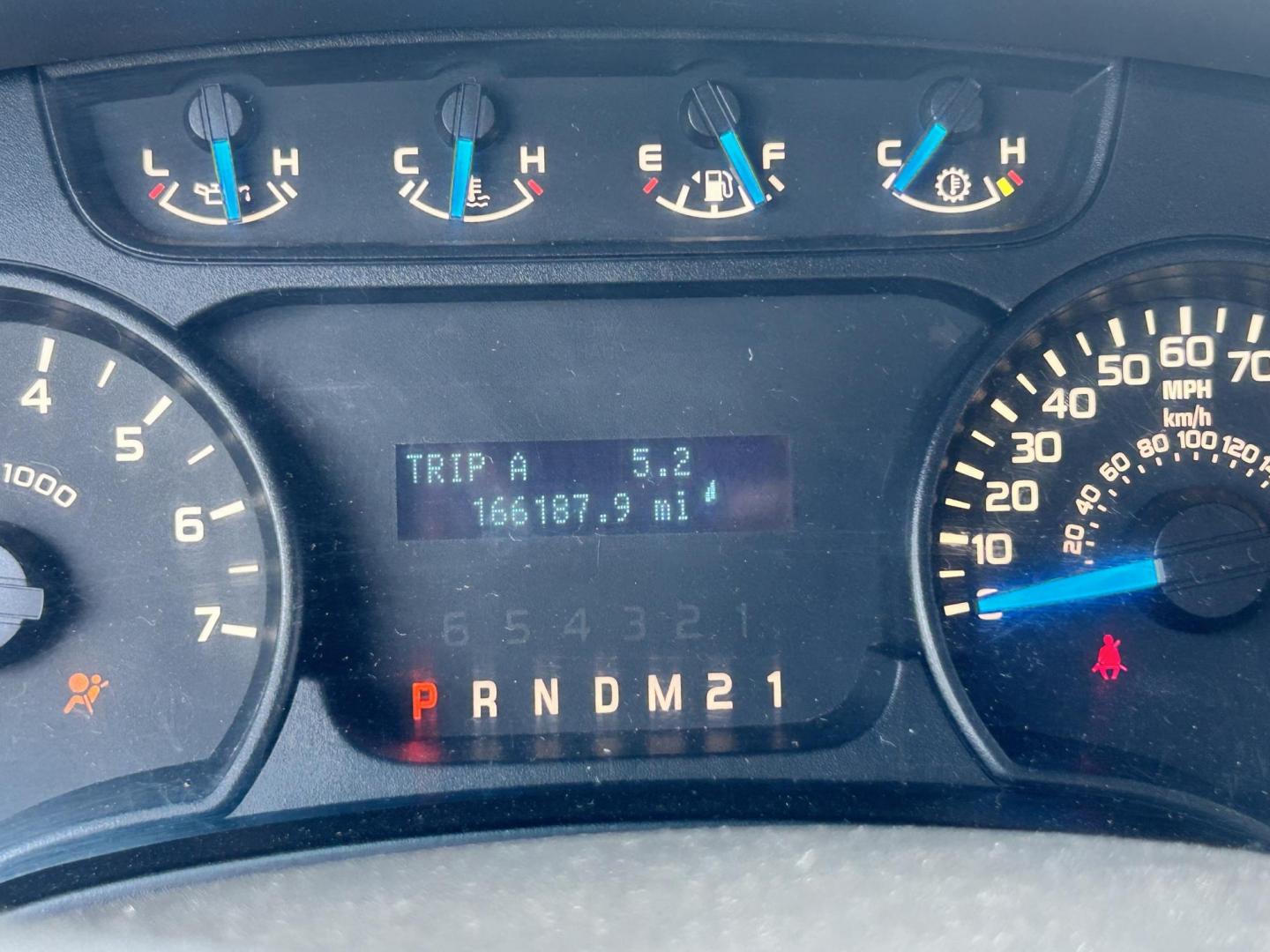 2014 White /Gray Ford F-150 (1FTEX1EM8EK) with an 3.7L V6 DOHC 24V engine, 6-Speed Automatic transmission, located at 17760 Hwy 62, Morris, OK, 74445, (918) 733-4887, 35.609104, -95.877060 - 2014 FORD F-150 4WD WITH 3.7L V6 ENGINE BI-FUEL SYSTEM RUNS ON CNG OR GASOLINE. FEATURES KEYLESS REMOTE ENTRY, POWER LOCKS, POWER WINDOWS, AM/FM STEREO, SIRIUS XM STEREO, CD PLAYER, AUXILLARY PORT, CRUISE CONTROL, TRACTION CONTROL, MULTI-FUNCTIONING STEERING WHEEL CONTROLS, TOOL BOX, AND TRAILER HIT - Photo#10