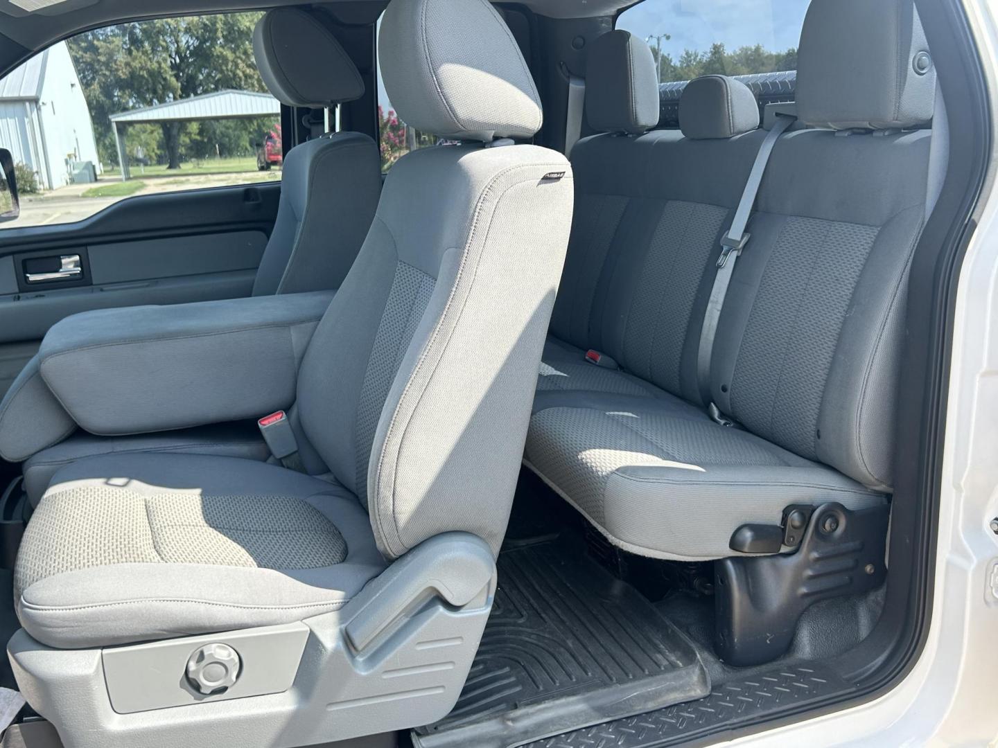 2014 White /Gray Ford F-150 (1FTEX1EM8EK) with an 3.7L V6 DOHC 24V engine, 6-Speed Automatic transmission, located at 17760 Hwy 62, Morris, OK, 74445, (918) 733-4887, 35.609104, -95.877060 - 2014 FORD F-150 4WD WITH 3.7L V6 ENGINE BI-FUEL SYSTEM RUNS ON CNG OR GASOLINE. FEATURES KEYLESS REMOTE ENTRY, POWER LOCKS, POWER WINDOWS, AM/FM STEREO, SIRIUS XM STEREO, CD PLAYER, AUXILLARY PORT, CRUISE CONTROL, TRACTION CONTROL, MULTI-FUNCTIONING STEERING WHEEL CONTROLS, TOOL BOX, AND TRAILER HIT - Photo#15