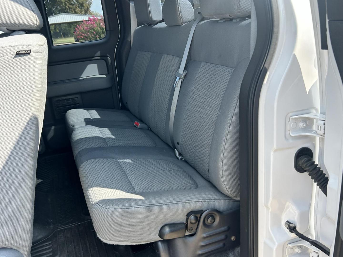 2014 White /Gray Ford F-150 (1FTEX1EM8EK) with an 3.7L V6 DOHC 24V engine, 6-Speed Automatic transmission, located at 17760 Hwy 62, Morris, OK, 74445, (918) 733-4887, 35.609104, -95.877060 - 2014 FORD F-150 4WD WITH 3.7L V6 ENGINE BI-FUEL SYSTEM RUNS ON CNG OR GASOLINE. FEATURES KEYLESS REMOTE ENTRY, POWER LOCKS, POWER WINDOWS, AM/FM STEREO, SIRIUS XM STEREO, CD PLAYER, AUXILLARY PORT, CRUISE CONTROL, TRACTION CONTROL, MULTI-FUNCTIONING STEERING WHEEL CONTROLS, TOOL BOX, AND TRAILER HIT - Photo#16