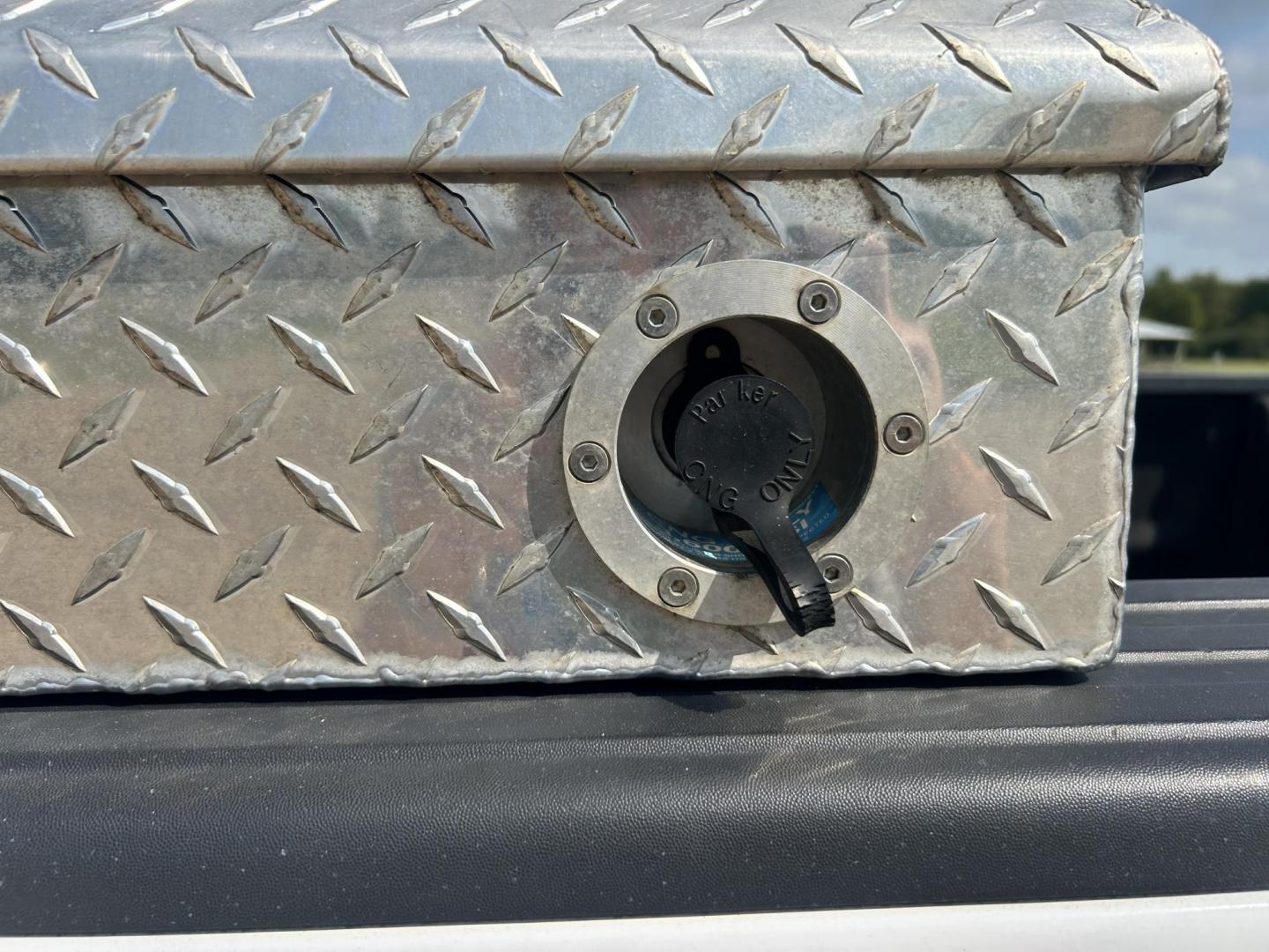 2014 White /Gray Ford F-150 (1FTEX1EM8EK) with an 3.7L V6 DOHC 24V engine, 6-Speed Automatic transmission, located at 17760 Hwy 62, Morris, OK, 74445, (918) 733-4887, 35.609104, -95.877060 - 2014 FORD F-150 4WD WITH 3.7L V6 ENGINE BI-FUEL SYSTEM RUNS ON CNG OR GASOLINE. FEATURES KEYLESS REMOTE ENTRY, POWER LOCKS, POWER WINDOWS, AM/FM STEREO, SIRIUS XM STEREO, CD PLAYER, AUXILLARY PORT, CRUISE CONTROL, TRACTION CONTROL, MULTI-FUNCTIONING STEERING WHEEL CONTROLS, TOOL BOX, AND TRAILER HIT - Photo#20