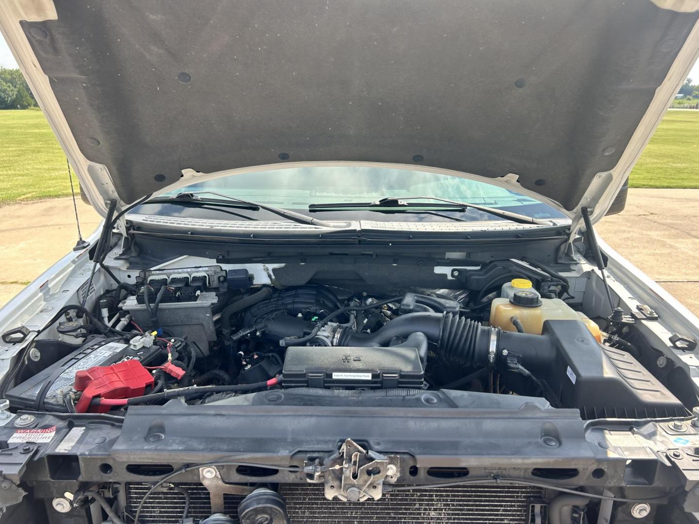 2014 White /Gray Ford F-150 (1FTEX1EM8EK) with an 3.7L V6 DOHC 24V engine, 6-Speed Automatic transmission, located at 17760 Hwy 62, Morris, OK, 74445, (918) 733-4887, 35.609104, -95.877060 - 2014 FORD F-150 4WD WITH 3.7L V6 ENGINE BI-FUEL SYSTEM RUNS ON CNG OR GASOLINE. FEATURES KEYLESS REMOTE ENTRY, POWER LOCKS, POWER WINDOWS, AM/FM STEREO, SIRIUS XM STEREO, CD PLAYER, AUXILLARY PORT, CRUISE CONTROL, TRACTION CONTROL, MULTI-FUNCTIONING STEERING WHEEL CONTROLS, TOOL BOX, AND TRAILER HIT - Photo#21