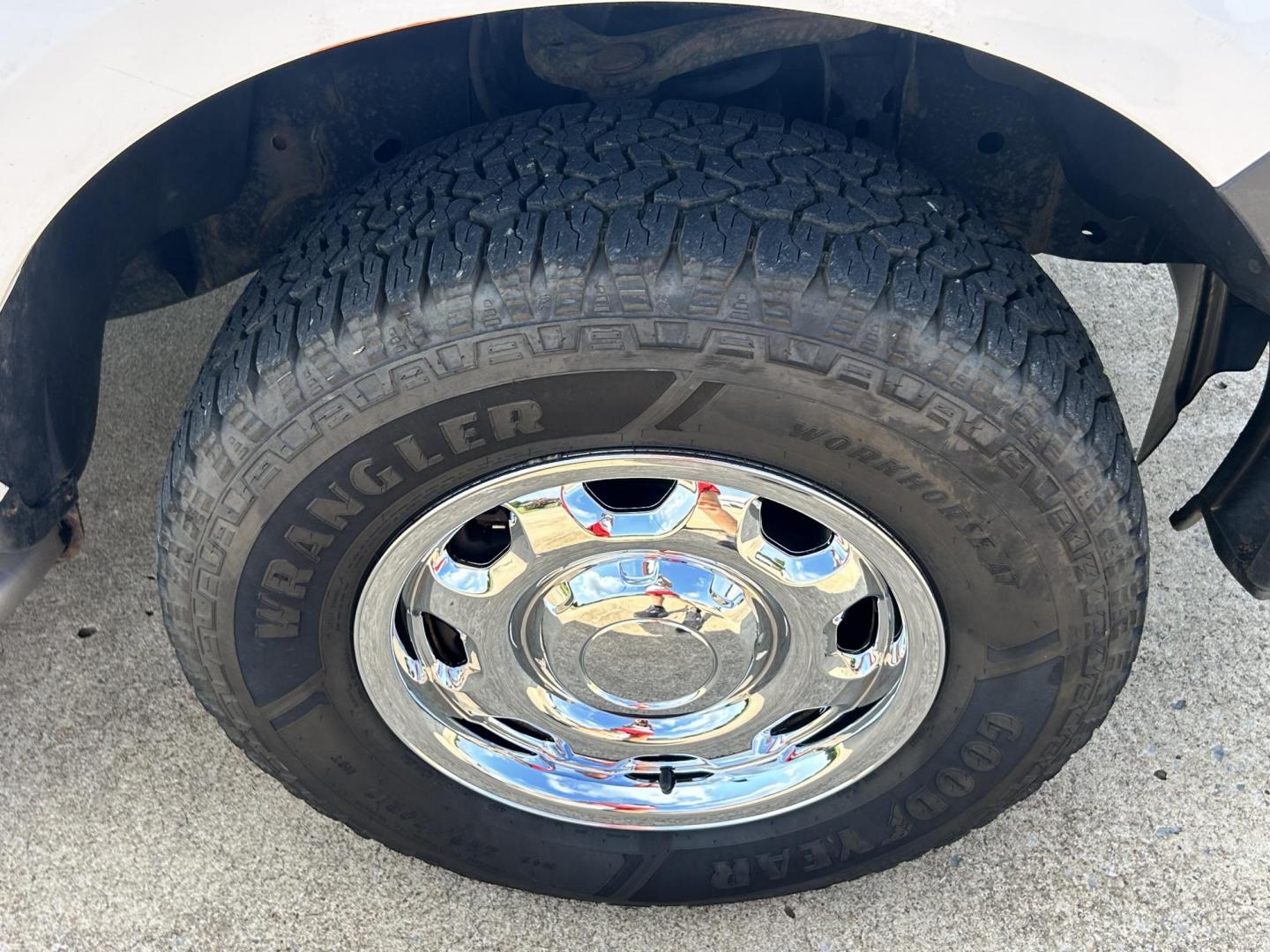 2014 White /Gray Ford F-150 (1FTEX1EM8EK) with an 3.7L V6 DOHC 24V engine, 6-Speed Automatic transmission, located at 17760 Hwy 62, Morris, OK, 74445, (918) 733-4887, 35.609104, -95.877060 - 2014 FORD F-150 4WD WITH 3.7L V6 ENGINE BI-FUEL SYSTEM RUNS ON CNG OR GASOLINE. FEATURES KEYLESS REMOTE ENTRY, POWER LOCKS, POWER WINDOWS, AM/FM STEREO, SIRIUS XM STEREO, CD PLAYER, AUXILLARY PORT, CRUISE CONTROL, TRACTION CONTROL, MULTI-FUNCTIONING STEERING WHEEL CONTROLS, TOOL BOX, AND TRAILER HIT - Photo#27