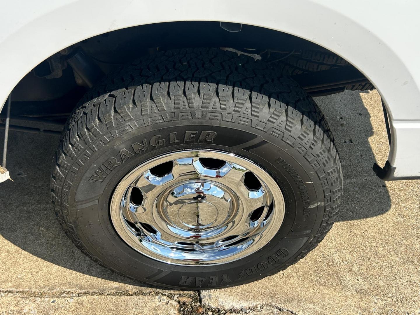 2014 White /Gray Ford F-150 (1FTEX1EM8EK) with an 3.7L V6 DOHC 24V engine, 6-Speed Automatic transmission, located at 17760 Hwy 62, Morris, OK, 74445, (918) 733-4887, 35.609104, -95.877060 - 2014 FORD F-150 4WD WITH 3.7L V6 ENGINE BI-FUEL SYSTEM RUNS ON CNG OR GASOLINE. FEATURES KEYLESS REMOTE ENTRY, POWER LOCKS, POWER WINDOWS, AM/FM STEREO, SIRIUS XM STEREO, CD PLAYER, AUXILLARY PORT, CRUISE CONTROL, TRACTION CONTROL, MULTI-FUNCTIONING STEERING WHEEL CONTROLS, TOOL BOX, AND TRAILER HIT - Photo#29