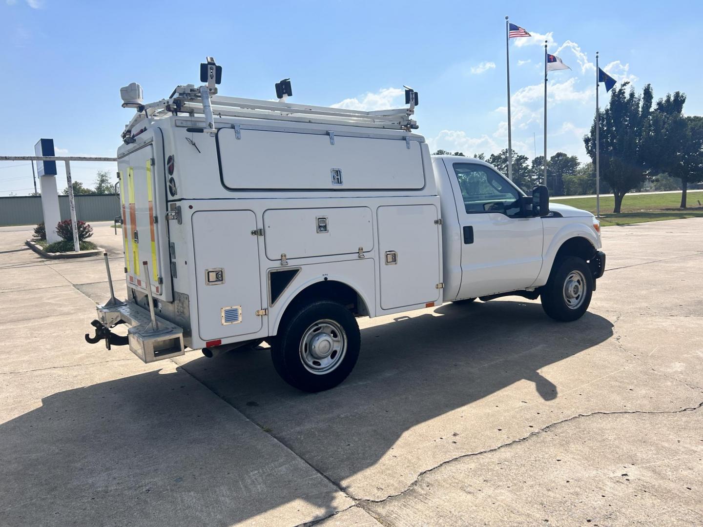 2013 White /Gray Ford F-350 SD (1FDRF3B6XDE) with an 6.2L V8 OHV 16V engine, 6-Speed Automatic transmission, located at 17760 Hwy 62, Morris, OK, 74445, (918) 733-4887, 35.609104, -95.877060 - 2013 FORD F-350 6.2 V8 RWD DEDICATED CNG ONLY RUNS ON COMPRESSED NATURAL GAS AND DOES NOT RUN ON GASOLINE. FEATURES MANUAL SEATS, MANUAL LOCKS, MANUAL WINDOWS, MANUAL MIRRORS, AM/FM STEREO, VINYL SEATS, CRUISE CONTROL, TRACTION CONTROL, FACTORY-EQUIPT TRAILER BREAKS, POWER CONVERTER, GASOLINE CUMMIN - Photo#4