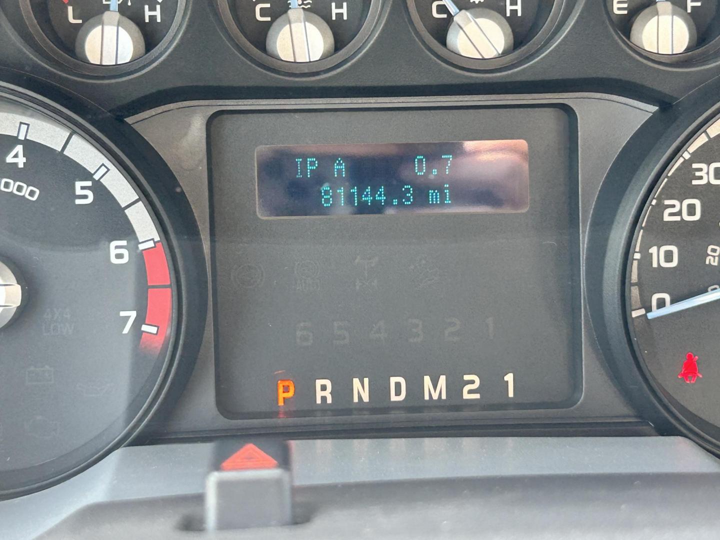 2013 White /Gray Ford F-350 SD (1FDRF3B6XDE) with an 6.2L V8 OHV 16V engine, 6-Speed Automatic transmission, located at 17760 Hwy 62, Morris, OK, 74445, (918) 733-4887, 35.609104, -95.877060 - 2013 FORD F-350 6.2 V8 RWD DEDICATED CNG ONLY RUNS ON COMPRESSED NATURAL GAS AND DOES NOT RUN ON GASOLINE. FEATURES MANUAL SEATS, MANUAL LOCKS, MANUAL WINDOWS, MANUAL MIRRORS, AM/FM STEREO, VINYL SEATS, CRUISE CONTROL, TRACTION CONTROL, FACTORY-EQUIPT TRAILER BREAKS, POWER CONVERTER, GASOLINE CUMMIN - Photo#10