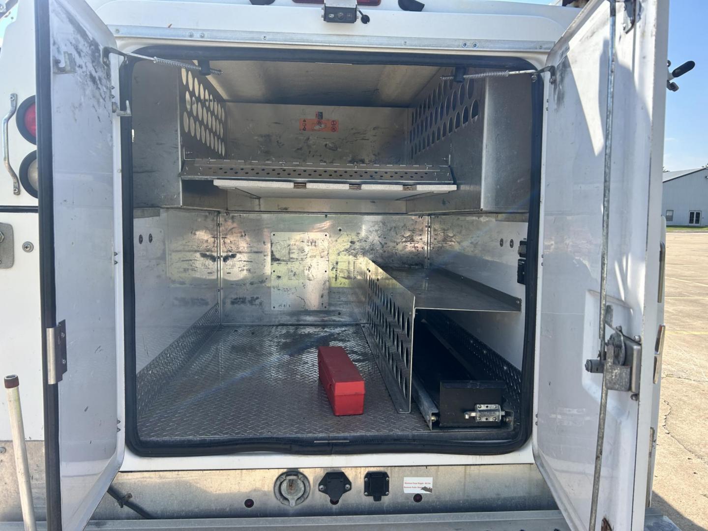 2013 White /Gray Ford F-350 SD (1FDRF3B6XDE) with an 6.2L V8 OHV 16V engine, 6-Speed Automatic transmission, located at 17760 Hwy 62, Morris, OK, 74445, (918) 733-4887, 35.609104, -95.877060 - 2013 FORD F-350 6.2 V8 RWD DEDICATED CNG ONLY RUNS ON COMPRESSED NATURAL GAS AND DOES NOT RUN ON GASOLINE. FEATURES MANUAL SEATS, MANUAL LOCKS, MANUAL WINDOWS, MANUAL MIRRORS, AM/FM STEREO, VINYL SEATS, CRUISE CONTROL, TRACTION CONTROL, FACTORY-EQUIPT TRAILER BREAKS, POWER CONVERTER, GASOLINE CUMMIN - Photo#17