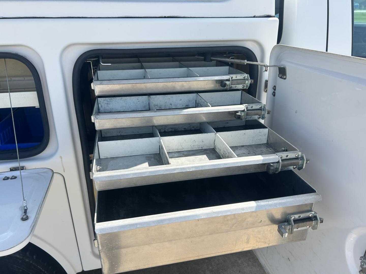 2013 White /Gray Ford F-350 SD (1FDRF3B6XDE) with an 6.2L V8 OHV 16V engine, 6-Speed Automatic transmission, located at 17760 Hwy 62, Morris, OK, 74445, (918) 733-4887, 35.609104, -95.877060 - 2013 FORD F-350 6.2 V8 RWD DEDICATED CNG ONLY RUNS ON COMPRESSED NATURAL GAS AND DOES NOT RUN ON GASOLINE. FEATURES MANUAL SEATS, MANUAL LOCKS, MANUAL WINDOWS, MANUAL MIRRORS, AM/FM STEREO, VINYL SEATS, CRUISE CONTROL, TRACTION CONTROL, FACTORY-EQUIPT TRAILER BREAKS, POWER CONVERTER, GASOLINE CUMMIN - Photo#25