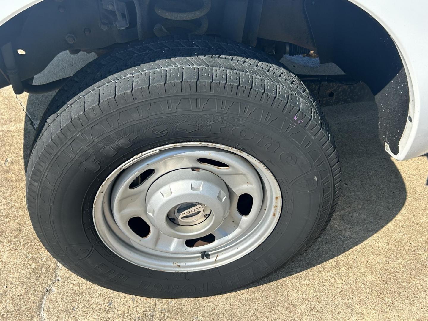 2013 White /Gray Ford F-350 SD (1FDRF3B6XDE) with an 6.2L V8 OHV 16V engine, 6-Speed Automatic transmission, located at 17760 Hwy 62, Morris, OK, 74445, (918) 733-4887, 35.609104, -95.877060 - 2013 FORD F-350 6.2 V8 RWD DEDICATED CNG ONLY RUNS ON COMPRESSED NATURAL GAS AND DOES NOT RUN ON GASOLINE. FEATURES MANUAL SEATS, MANUAL LOCKS, MANUAL WINDOWS, MANUAL MIRRORS, AM/FM STEREO, VINYL SEATS, CRUISE CONTROL, TRACTION CONTROL, FACTORY-EQUIPT TRAILER BREAKS, POWER CONVERTER, GASOLINE CUMMIN - Photo#29