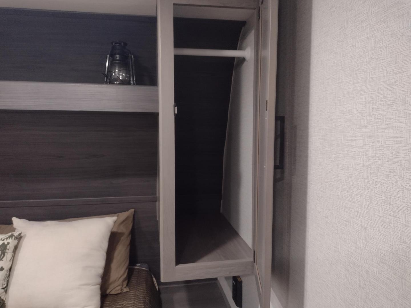 2024 WHITE/BLACK /TAN Keystone HIDEOUT 178RB 178RB (4YDTH1G14RW) , located at 17760 Hwy 62, Morris, OK, 74445, 35.609104, -95.877060 - GET IT WHILE YOU CAN! 2024 KEYSTONE HIDEOUT 178RB 20.5FT ****CLEAN TITLE**** OVERALL WITH 10FT POWER AWNING. IN THE FRONT IS THE QUEEN SIZE BED WITH STORAGE UNDER BED, OVERHEAD SHELF, AND TWO WARDROBE CLOSETS. IN THE LIVING AND KITCHEN AREA IS TWO BURNER STOVE (NO OVEN), SINGLE SINK, OVERHEAD CABINE - Photo#10