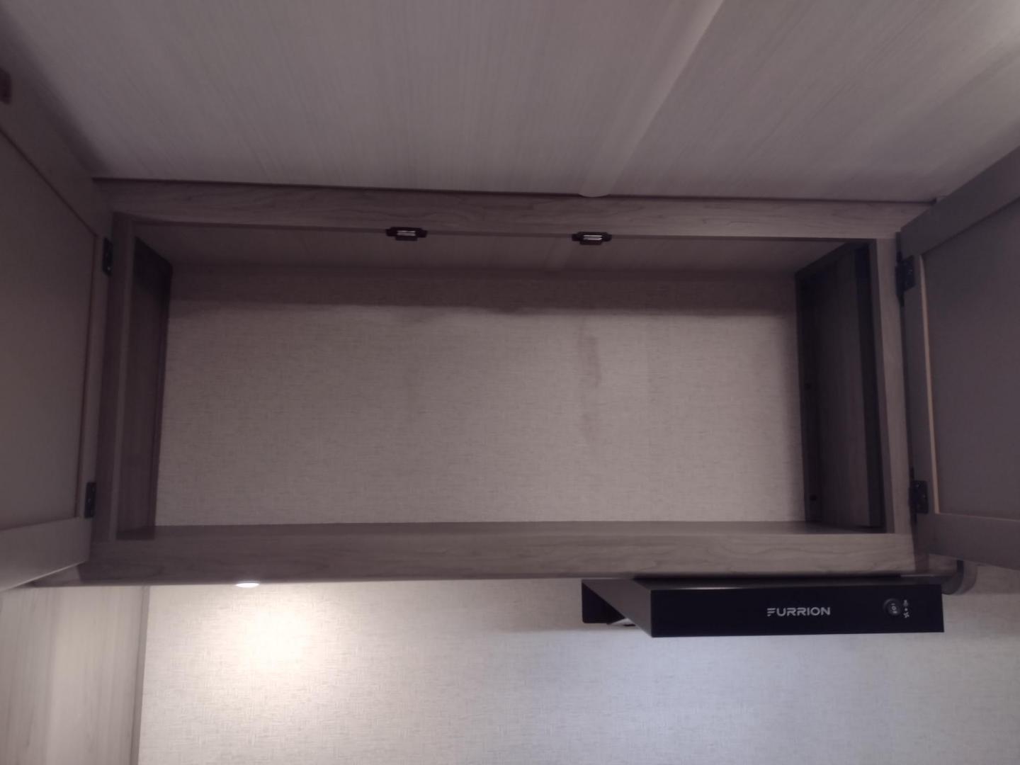 2024 WHITE/BLACK /TAN Keystone HIDEOUT 178RB 178RB (4YDTH1G14RW) , located at 17760 Hwy 62, Morris, OK, 74445, 35.609104, -95.877060 - GET IT WHILE YOU CAN! 2024 KEYSTONE HIDEOUT 178RB 20.5FT ****CLEAN TITLE**** OVERALL WITH 10FT POWER AWNING. IN THE FRONT IS THE QUEEN SIZE BED WITH STORAGE UNDER BED, OVERHEAD SHELF, AND TWO WARDROBE CLOSETS. IN THE LIVING AND KITCHEN AREA IS TWO BURNER STOVE (NO OVEN), SINGLE SINK, OVERHEAD CABINE - Photo#16