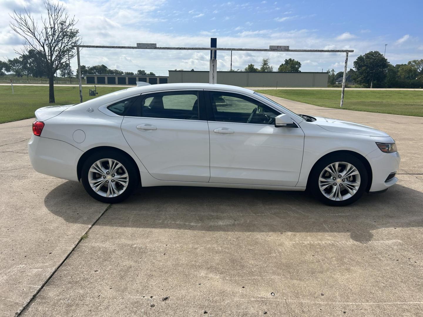 2015 White /BLACK Chevrolet Impala CNG 3LT (2G1135SN2F9) with an 3.6L V6 DOHC 24V CNG engine, 6A transmission, located at 17760 Hwy 62, Morris, OK, 74445, (918) 733-4887, 35.609104, -95.877060 - 2015 CHEVY IMPALA HAS THE 3.6 V6 ENGINE AND IS FWD. THE IMPALA IS A BI-FUEL CAR THAT RUNS ON BOTH CNG (COMPRESSED NATUAL GAS) OR GASOLINE. THIS CAR FEATURES KEYLESS REMOTE START, KEYLESS REMOTE ENTRY, POWER LOCKS, POWER WINDOWS, POWER SEATS, POWER MIRRORS, AM/FM STEREO, CLOTH SEATS, BACK UP CAMERA, - Photo#3