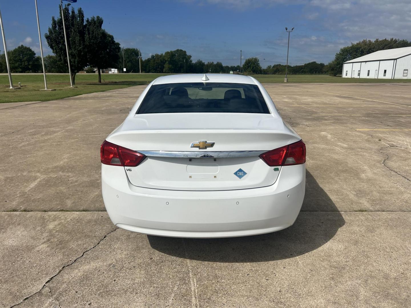 2015 White /BLACK Chevrolet Impala CNG 3LT (2G1135SN2F9) with an 3.6L V6 DOHC 24V CNG engine, 6A transmission, located at 17760 Hwy 62, Morris, OK, 74445, (918) 733-4887, 35.609104, -95.877060 - 2015 CHEVY IMPALA HAS THE 3.6 V6 ENGINE AND IS FWD. THE IMPALA IS A BI-FUEL CAR THAT RUNS ON BOTH CNG (COMPRESSED NATUAL GAS) OR GASOLINE. THIS CAR FEATURES KEYLESS REMOTE START, KEYLESS REMOTE ENTRY, POWER LOCKS, POWER WINDOWS, POWER SEATS, POWER MIRRORS, AM/FM STEREO, CLOTH SEATS, BACK UP CAMERA, - Photo#5
