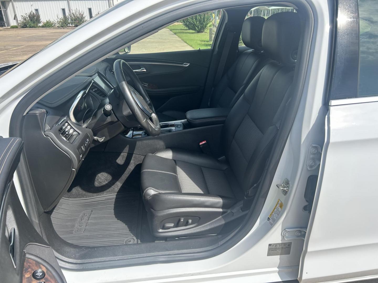 2015 White /BLACK Chevrolet Impala CNG 3LT (2G1135SN2F9) with an 3.6L V6 DOHC 24V CNG engine, 6A transmission, located at 17760 Hwy 62, Morris, OK, 74445, (918) 733-4887, 35.609104, -95.877060 - 2015 CHEVY IMPALA HAS THE 3.6 V6 ENGINE AND IS FWD. THE IMPALA IS A BI-FUEL CAR THAT RUNS ON BOTH CNG (COMPRESSED NATUAL GAS) OR GASOLINE. THIS CAR FEATURES KEYLESS REMOTE START, KEYLESS REMOTE ENTRY, POWER LOCKS, POWER WINDOWS, POWER SEATS, POWER MIRRORS, AM/FM STEREO, CLOTH SEATS, BACK UP CAMERA, - Photo#8