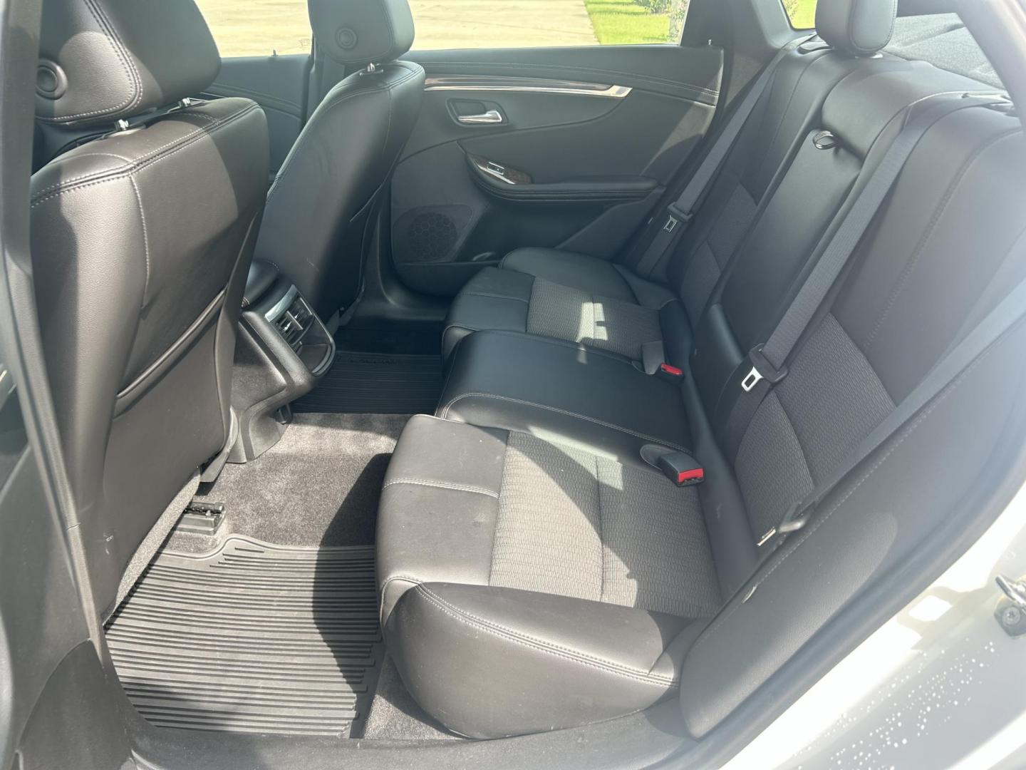 2015 White /BLACK Chevrolet Impala CNG 3LT (2G1135SN2F9) with an 3.6L V6 DOHC 24V CNG engine, 6A transmission, located at 17760 Hwy 62, Morris, OK, 74445, (918) 733-4887, 35.609104, -95.877060 - 2015 CHEVY IMPALA HAS THE 3.6 V6 ENGINE AND IS FWD. THE IMPALA IS A BI-FUEL CAR THAT RUNS ON BOTH CNG (COMPRESSED NATUAL GAS) OR GASOLINE. THIS CAR FEATURES KEYLESS REMOTE START, KEYLESS REMOTE ENTRY, POWER LOCKS, POWER WINDOWS, POWER SEATS, POWER MIRRORS, AM/FM STEREO, CLOTH SEATS, BACK UP CAMERA, - Photo#17