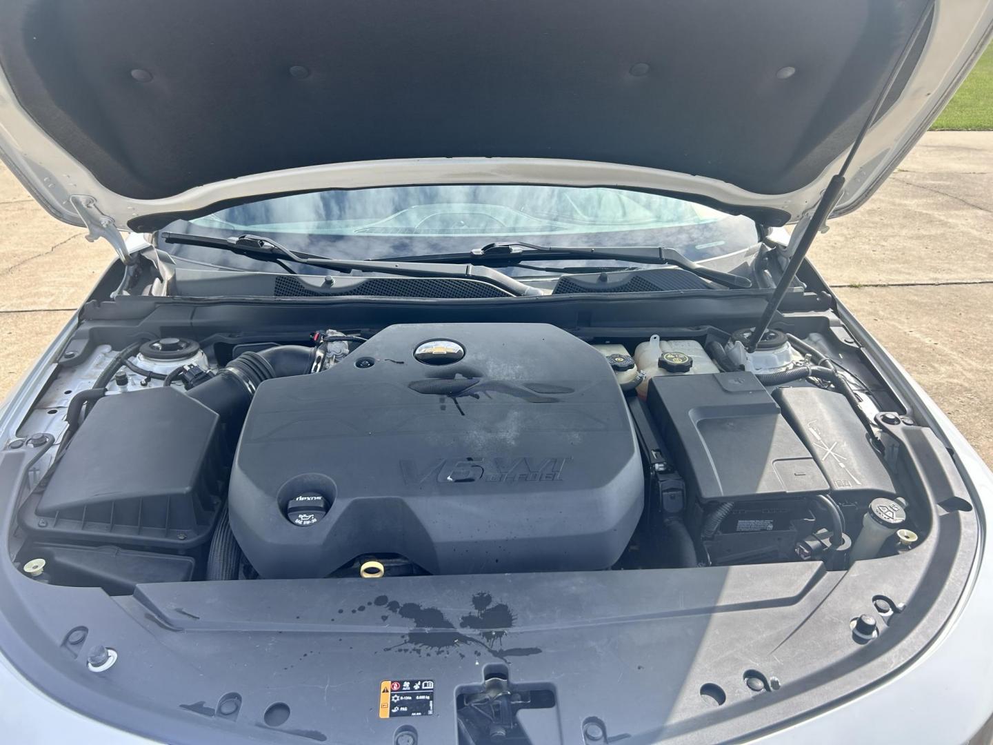 2015 White /BLACK Chevrolet Impala CNG 3LT (2G1135SN2F9) with an 3.6L V6 DOHC 24V CNG engine, 6A transmission, located at 17760 Hwy 62, Morris, OK, 74445, (918) 733-4887, 35.609104, -95.877060 - 2015 CHEVY IMPALA HAS THE 3.6 V6 ENGINE AND IS FWD. THE IMPALA IS A BI-FUEL CAR THAT RUNS ON BOTH CNG (COMPRESSED NATUAL GAS) OR GASOLINE. THIS CAR FEATURES KEYLESS REMOTE START, KEYLESS REMOTE ENTRY, POWER LOCKS, POWER WINDOWS, POWER SEATS, POWER MIRRORS, AM/FM STEREO, CLOTH SEATS, BACK UP CAMERA, - Photo#19