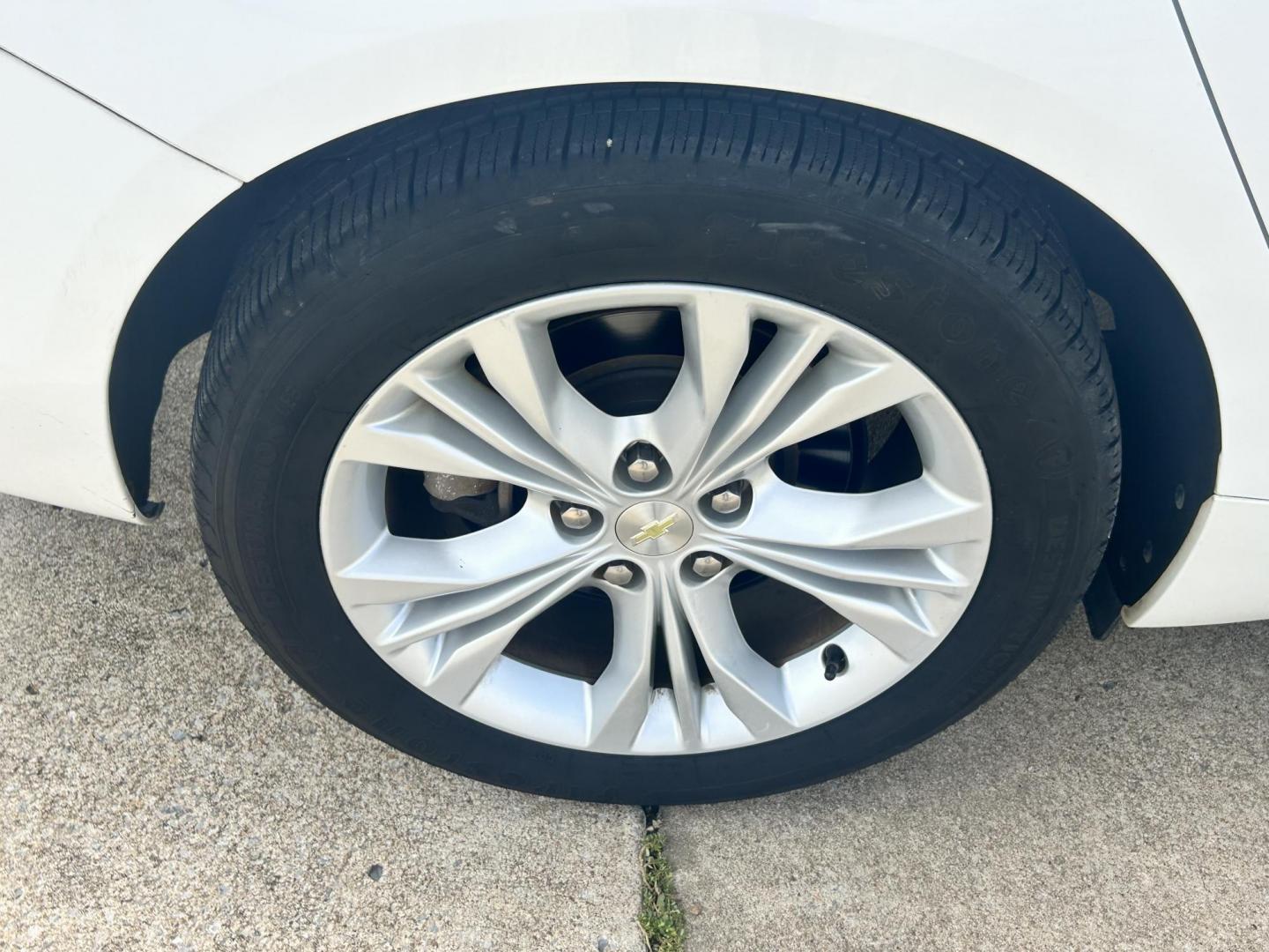 2015 White /BLACK Chevrolet Impala CNG 3LT (2G1135SN2F9) with an 3.6L V6 DOHC 24V CNG engine, 6A transmission, located at 17760 Hwy 62, Morris, OK, 74445, (918) 733-4887, 35.609104, -95.877060 - 2015 CHEVY IMPALA HAS THE 3.6 V6 ENGINE AND IS FWD. THE IMPALA IS A BI-FUEL CAR THAT RUNS ON BOTH CNG (COMPRESSED NATUAL GAS) OR GASOLINE. THIS CAR FEATURES KEYLESS REMOTE START, KEYLESS REMOTE ENTRY, POWER LOCKS, POWER WINDOWS, POWER SEATS, POWER MIRRORS, AM/FM STEREO, CLOTH SEATS, BACK UP CAMERA, - Photo#24