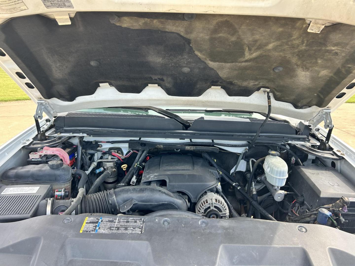 2007 White /TAN GMC Sierra 2500HD SLE1 Crew Cab 4WD (1GTHK23K57F) with an 6.0L V8 16V OHV engine, 6-Speed Automatic Overdrive transmission, located at 17760 Hwy 62, Morris, OK, 74445, (918) 733-4887, 35.609104, -95.877060 - Photo#19