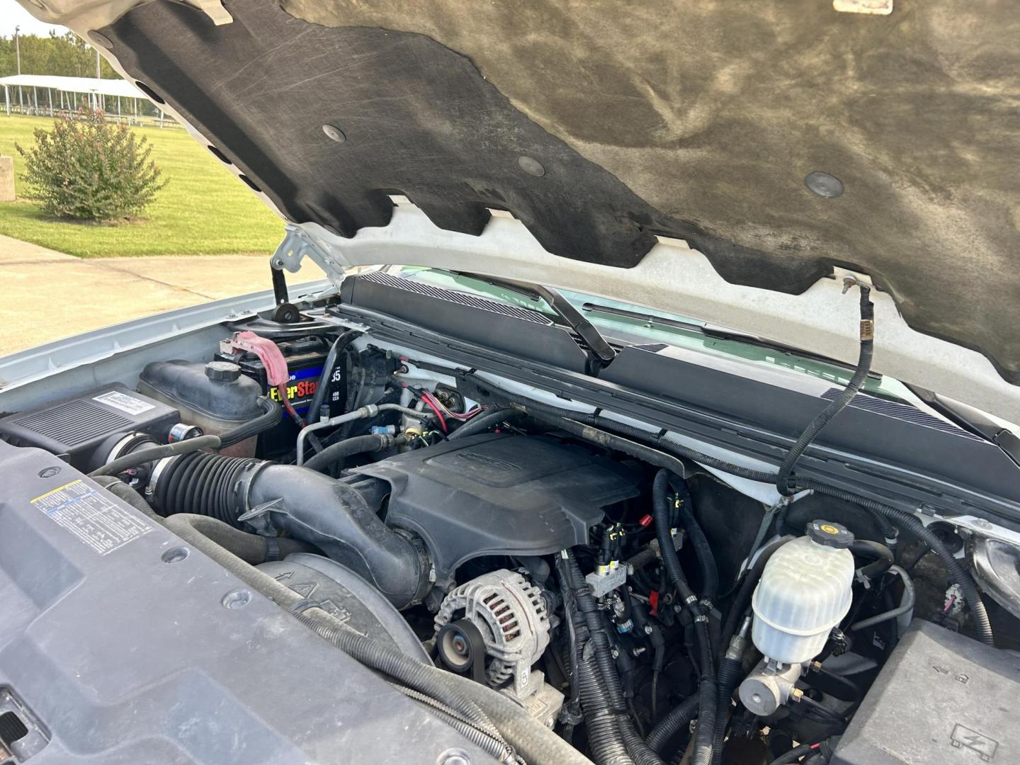 2007 White /TAN GMC Sierra 2500HD SLE1 Crew Cab 4WD (1GTHK23K57F) with an 6.0L V8 16V OHV engine, 6-Speed Automatic Overdrive transmission, located at 17760 Hwy 62, Morris, OK, 74445, (918) 733-4887, 35.609104, -95.877060 - Photo#20