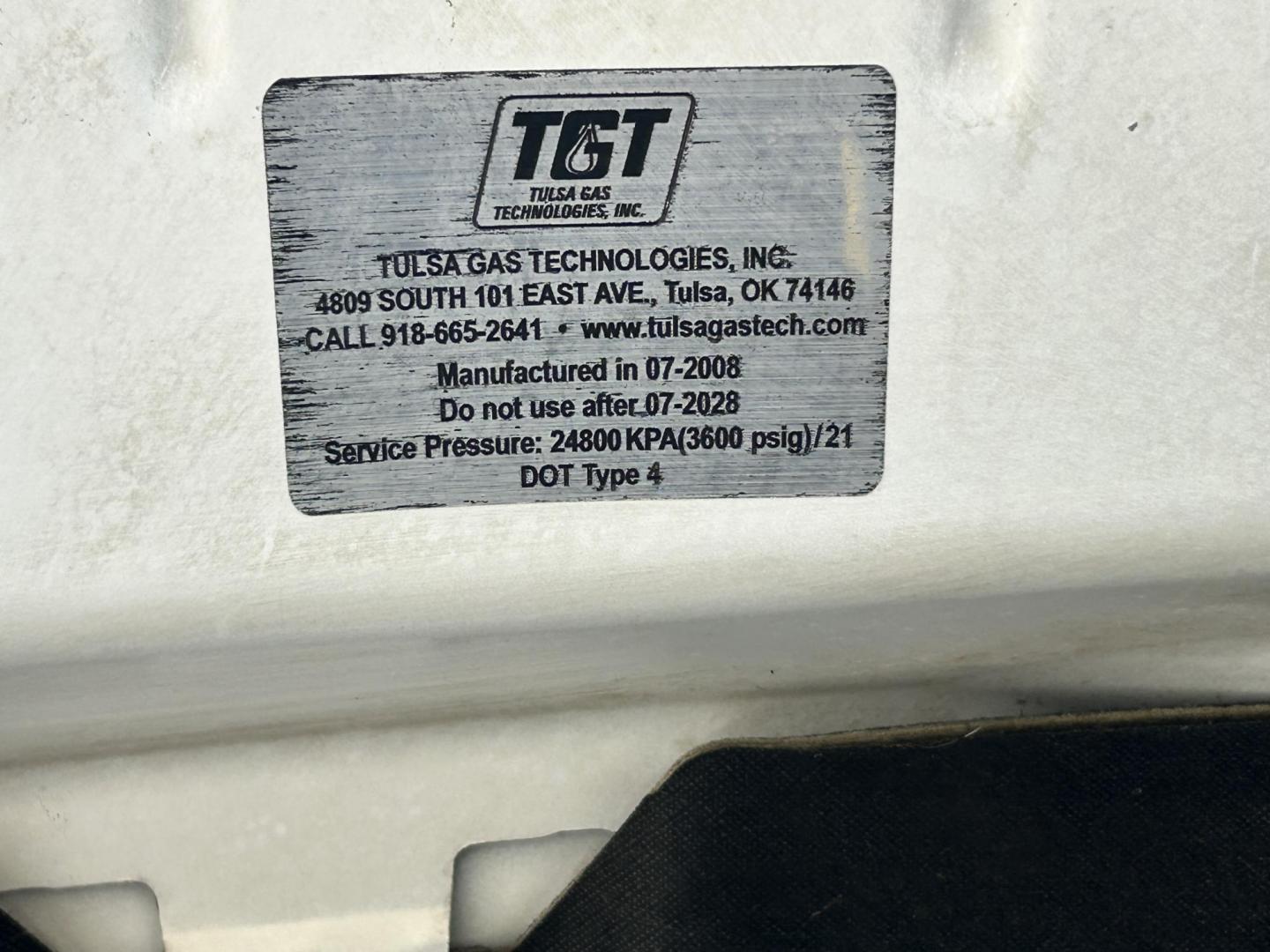 2007 White /TAN GMC Sierra 2500HD SLE1 Crew Cab 4WD (1GTHK23K57F) with an 6.0L V8 16V OHV engine, 6-Speed Automatic Overdrive transmission, located at 17760 Hwy 62, Morris, OK, 74445, (918) 733-4887, 35.609104, -95.877060 - Photo#23