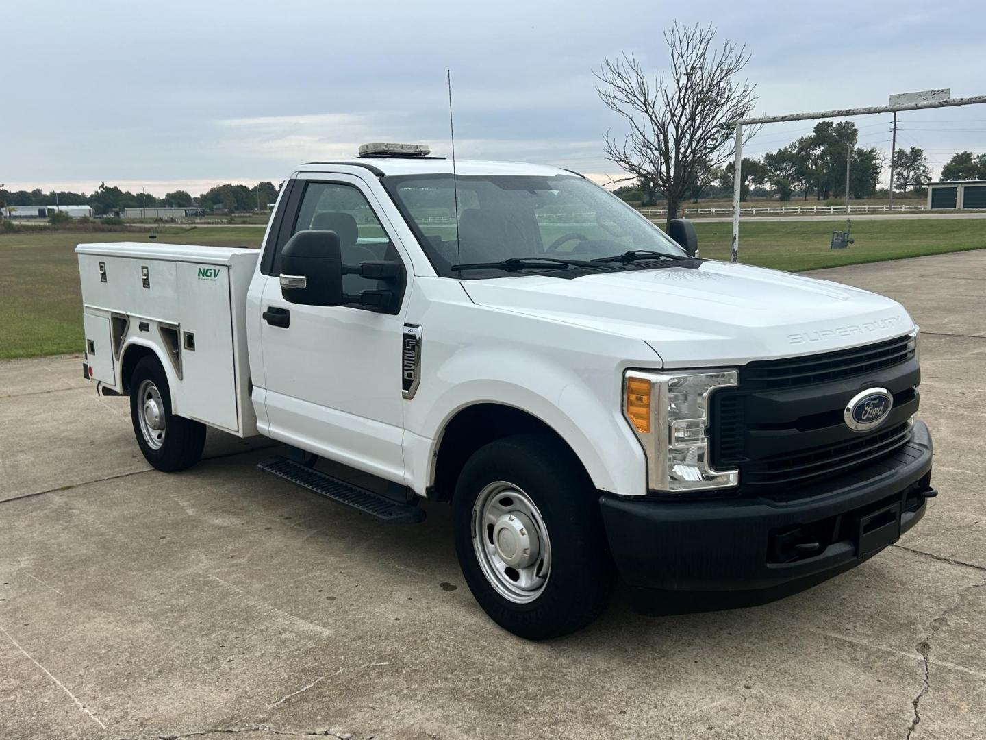 2017 White /Gray Ford F-250 SD XL 2WD (1FDBF2A65HE) with an 6.2L V8 OHV 16V engine, 6A transmission, located at 17760 Hwy 62, Morris, OK, 74445, (918) 733-4887, 35.609104, -95.877060 - 2017 FORD F250 TOOL BED SD 2WD WITH 6.2L V8 ENIGINE. THIS FEATURES KEYLESS ENTRY, POWER LOCKS, POWER WINDOWS,POWER MIRRORS, CLOTH INTERIOR, MANUAL SEATS, AM/FM RADIO, AUX PORT, TRACTION CONTROL, TOOL BED AND TRAILER HITCH. TIRES 245/75R17 AND ONLY 155,006 MILES. THIS IS A BI-FUEL SYSTEM THAT RUNS ON - Photo#2