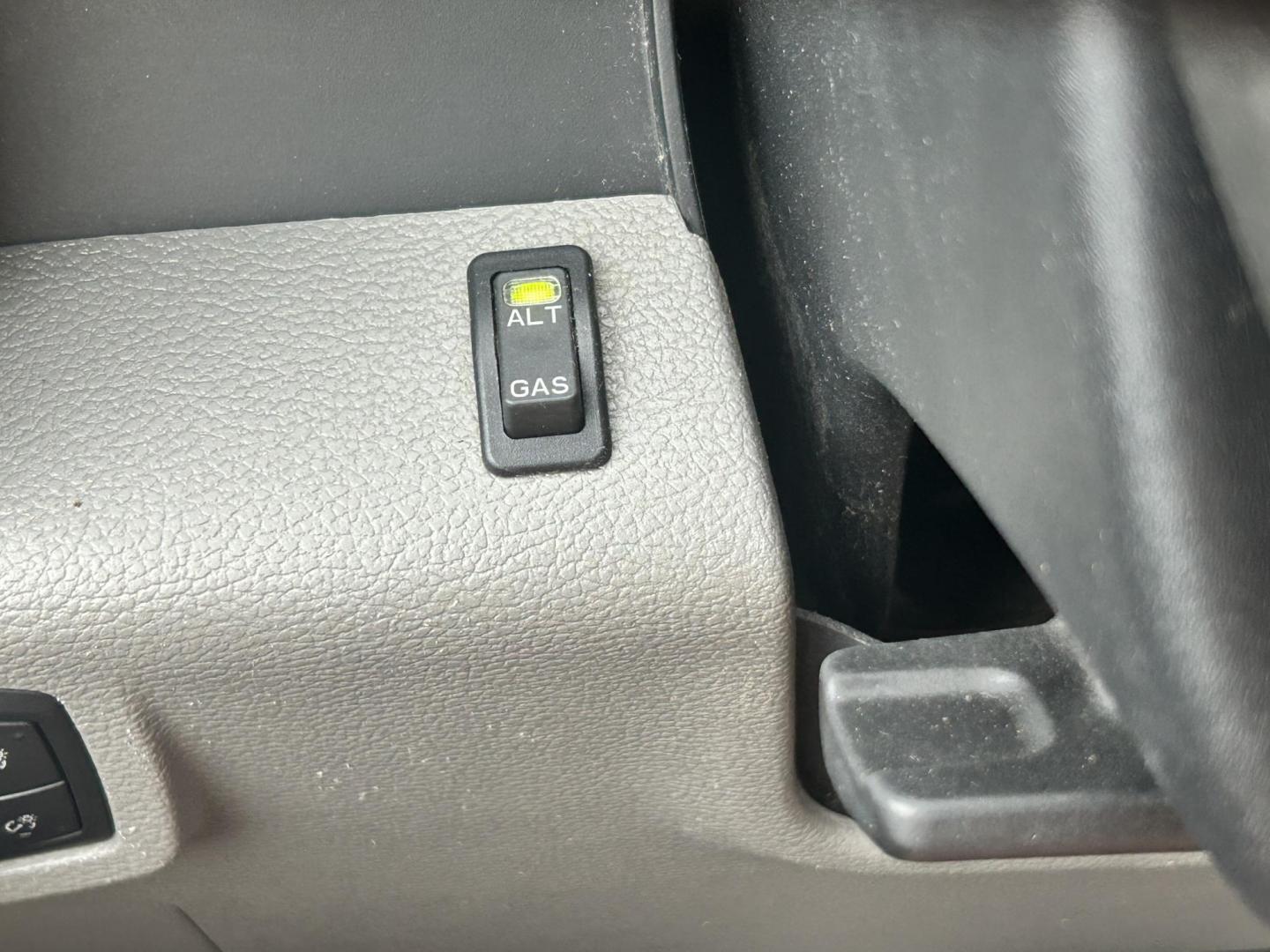 2017 White /Gray Ford F-250 SD XL 2WD (1FDBF2A65HE) with an 6.2L V8 OHV 16V engine, 6A transmission, located at 17760 Hwy 62, Morris, OK, 74445, (918) 733-4887, 35.609104, -95.877060 - 2017 FORD F250 TOOL BED SD 2WD WITH 6.2L V8 ENIGINE. THIS FEATURES KEYLESS ENTRY, POWER LOCKS, POWER WINDOWS,POWER MIRRORS, CLOTH INTERIOR, MANUAL SEATS, AM/FM RADIO, AUX PORT, TRACTION CONTROL, TOOL BED AND TRAILER HITCH. TIRES 245/75R17 AND ONLY 155,006 MILES. THIS IS A BI-FUEL SYSTEM THAT RUNS ON - Photo#13