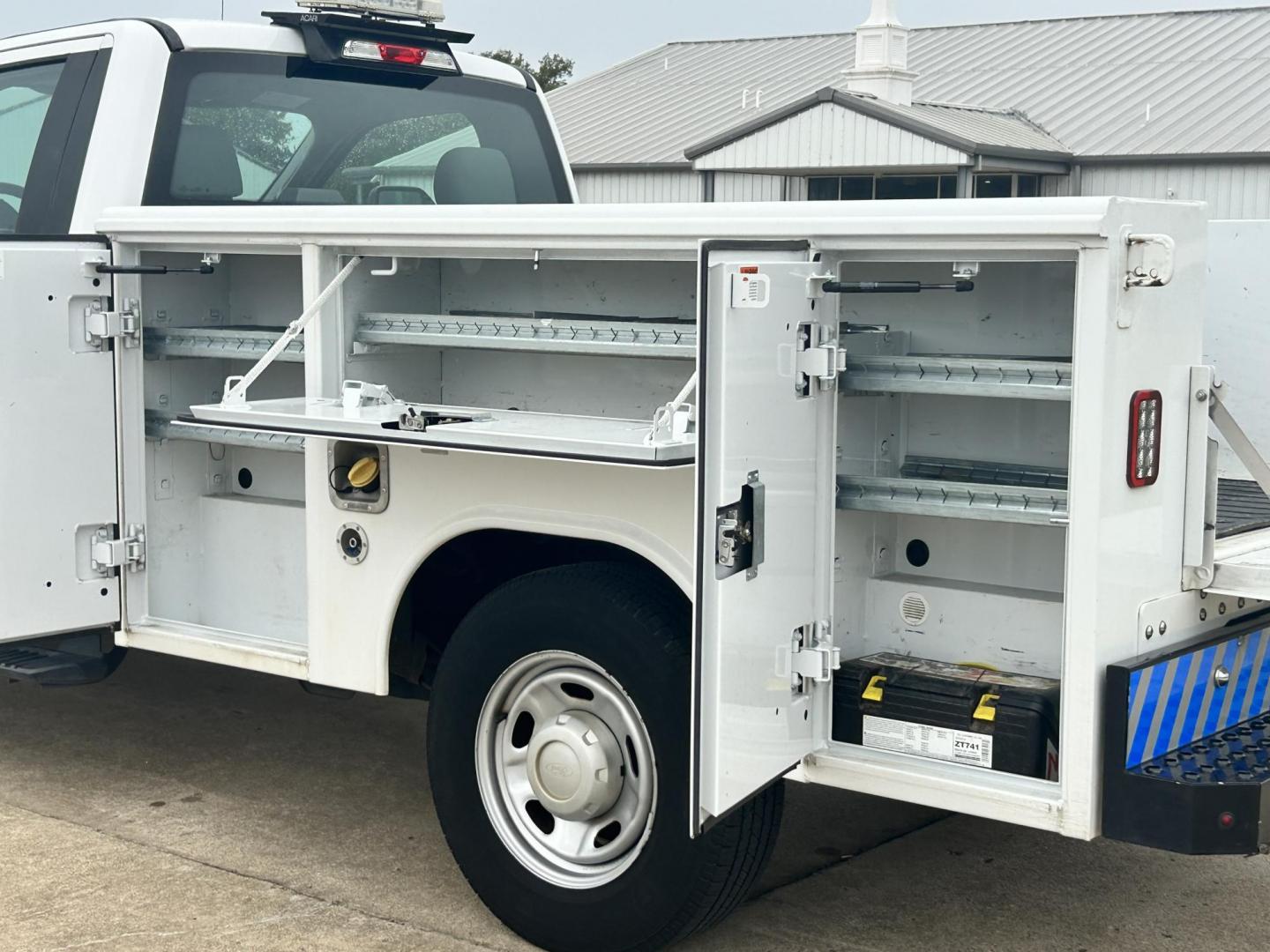 2017 White /Gray Ford F-250 SD XL 2WD (1FDBF2A65HE) with an 6.2L V8 OHV 16V engine, 6A transmission, located at 17760 Hwy 62, Morris, OK, 74445, (918) 733-4887, 35.609104, -95.877060 - 2017 FORD F250 TOOL BED SD 2WD WITH 6.2L V8 ENIGINE. THIS FEATURES KEYLESS ENTRY, POWER LOCKS, POWER WINDOWS,POWER MIRRORS, CLOTH INTERIOR, MANUAL SEATS, AM/FM RADIO, AUX PORT, TRACTION CONTROL, TOOL BED AND TRAILER HITCH. TIRES 245/75R17 AND ONLY 155,006 MILES. THIS IS A BI-FUEL SYSTEM THAT RUNS ON - Photo#14