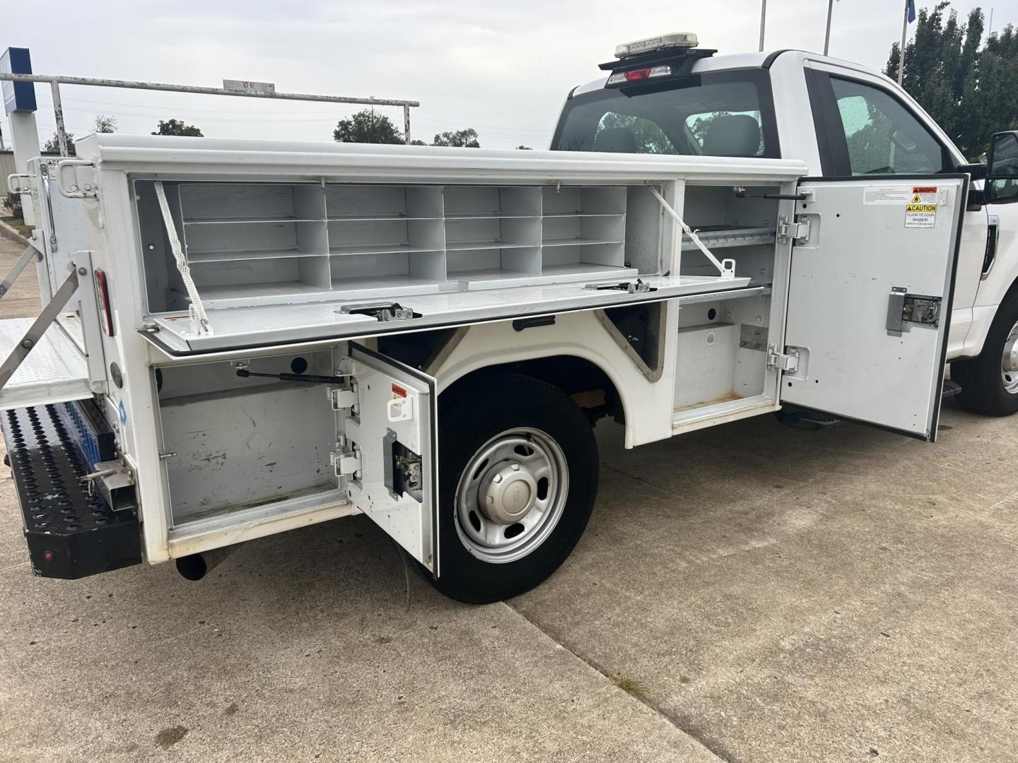 2017 White /Gray Ford F-250 SD XL 2WD (1FDBF2A65HE) with an 6.2L V8 OHV 16V engine, 6A transmission, located at 17760 Hwy 62, Morris, OK, 74445, (918) 733-4887, 35.609104, -95.877060 - 2017 FORD F250 TOOL BED SD 2WD WITH 6.2L V8 ENIGINE. THIS FEATURES KEYLESS ENTRY, POWER LOCKS, POWER WINDOWS,POWER MIRRORS, CLOTH INTERIOR, MANUAL SEATS, AM/FM RADIO, AUX PORT, TRACTION CONTROL, TOOL BED AND TRAILER HITCH. TIRES 245/75R17 AND ONLY 155,006 MILES. THIS IS A BI-FUEL SYSTEM THAT RUNS ON - Photo#16