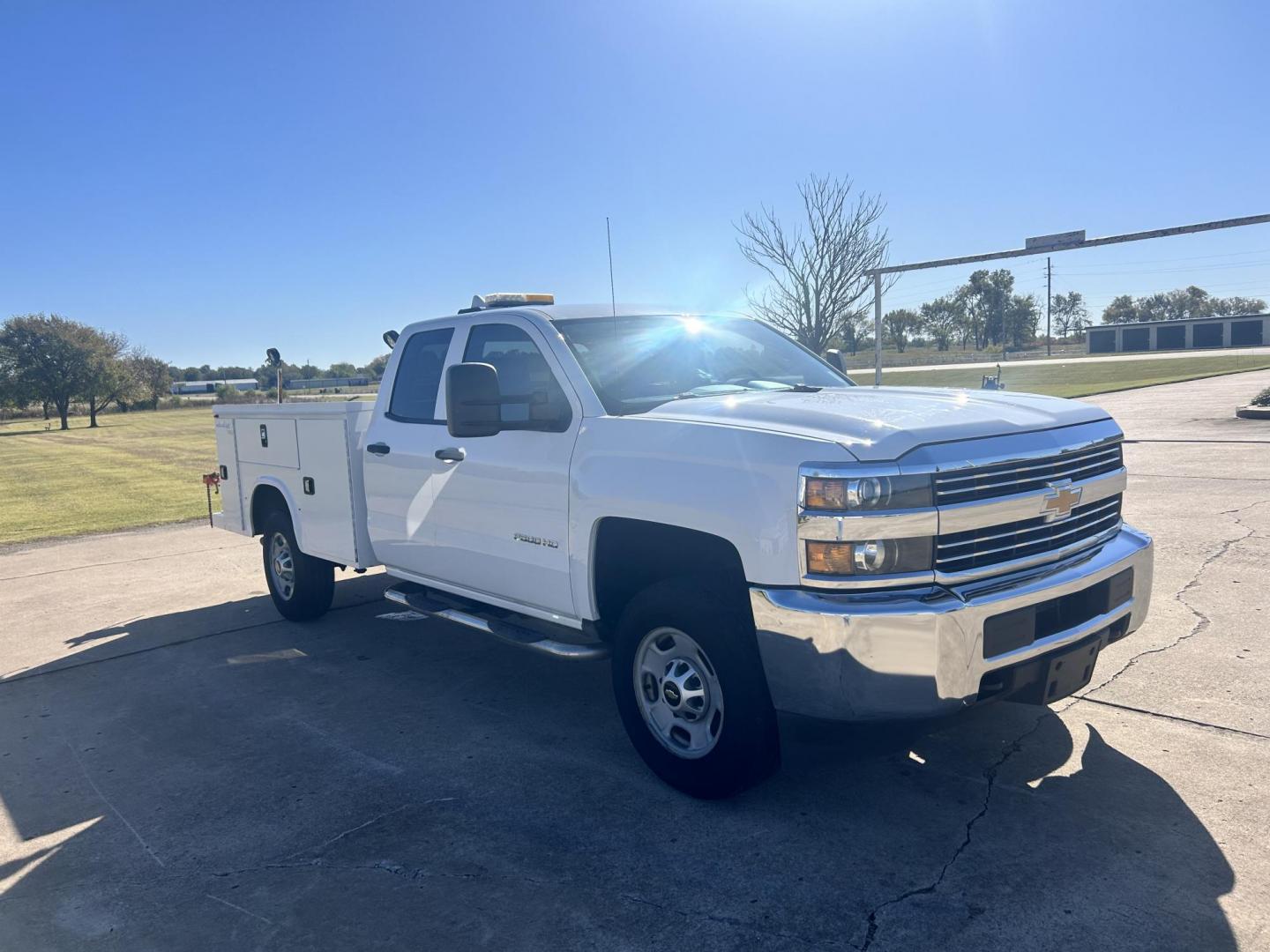 2017 White /Gray Chevrolet Silverado 2500HD Work Truck Double Cab 2WD (1GC2CUEGXHZ) with an 6.0L V8 OHV 16V FFV engine, 6A transmission, located at 17760 Hwy 62, Morris, OK, 74445, (918) 733-4887, 35.609104, -95.877060 - 2017 CHEVY SILVERADO 2500 HD 2WD BI-FUEL SYSTEM THAT RUNS ON CNG OR GASOLINE WITH 6.0L V8 ENIGINE. IT FEATURES POWER LOCKS, POWER WINDOWS, MANUAL SEATS, LEATHER INTERIOR, CRUSIE CONTROL, TRACTION CONTROL, TRAILER BRAKES, AM/FM RADIO, HANDS FREE CALLING, NO BACK SEAT HAS OPEN TOOL BOX, TOOL BED, AN - Photo#2