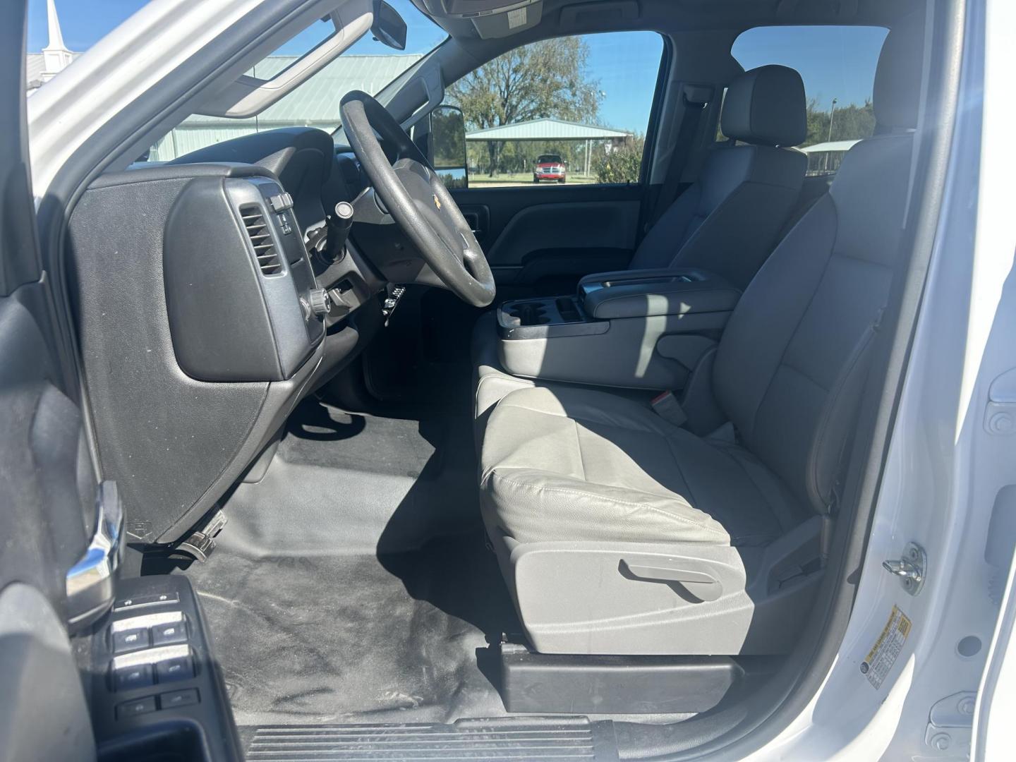 2017 White /Gray Chevrolet Silverado 2500HD Work Truck Double Cab 2WD (1GC2CUEGXHZ) with an 6.0L V8 OHV 16V FFV engine, 6A transmission, located at 17760 Hwy 62, Morris, OK, 74445, (918) 733-4887, 35.609104, -95.877060 - 2017 CHEVY SILVERADO 2500 HD 2WD BI-FUEL SYSTEM THAT RUNS ON CNG OR GASOLINE WITH 6.0L V8 ENIGINE. IT FEATURES POWER LOCKS, POWER WINDOWS, MANUAL SEATS, LEATHER INTERIOR, CRUSIE CONTROL, TRACTION CONTROL, TRAILER BRAKES, AM/FM RADIO, HANDS FREE CALLING, NO BACK SEAT HAS OPEN TOOL BOX, TOOL BED, AN - Photo#8