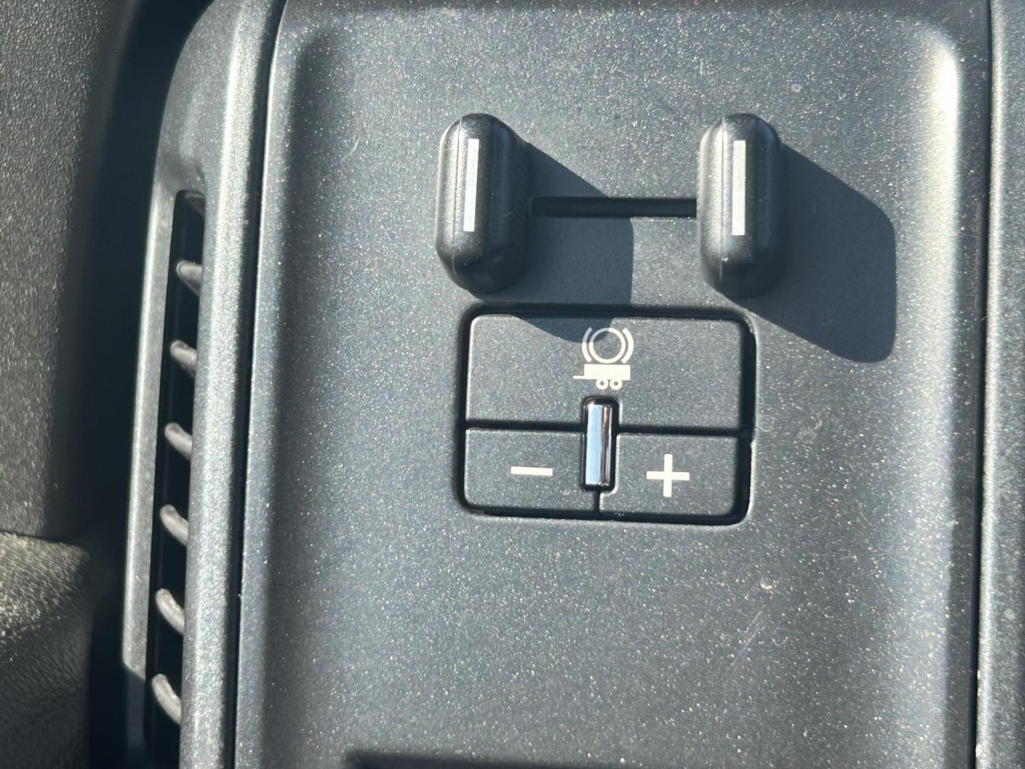 2017 White /Gray Chevrolet Silverado 2500HD Work Truck Double Cab 2WD (1GC2CUEGXHZ) with an 6.0L V8 OHV 16V FFV engine, 6A transmission, located at 17760 Hwy 62, Morris, OK, 74445, (918) 733-4887, 35.609104, -95.877060 - 2017 CHEVY SILVERADO 2500 HD 2WD BI-FUEL SYSTEM THAT RUNS ON CNG OR GASOLINE WITH 6.0L V8 ENIGINE. IT FEATURES POWER LOCKS, POWER WINDOWS, MANUAL SEATS, LEATHER INTERIOR, CRUSIE CONTROL, TRACTION CONTROL, TRAILER BRAKES, AM/FM RADIO, HANDS FREE CALLING, NO BACK SEAT HAS OPEN TOOL BOX, TOOL BED, AN - Photo#12