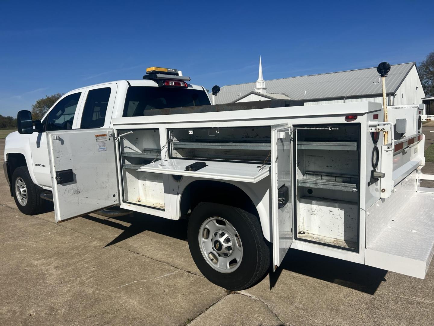 2017 White /Gray Chevrolet Silverado 2500HD Work Truck Double Cab 2WD (1GC2CUEGXHZ) with an 6.0L V8 OHV 16V FFV engine, 6A transmission, located at 17760 Hwy 62, Morris, OK, 74445, (918) 733-4887, 35.609104, -95.877060 - 2017 CHEVY SILVERADO 2500 HD 2WD BI-FUEL SYSTEM THAT RUNS ON CNG OR GASOLINE WITH 6.0L V8 ENIGINE. IT FEATURES POWER LOCKS, POWER WINDOWS, MANUAL SEATS, LEATHER INTERIOR, CRUSIE CONTROL, TRACTION CONTROL, TRAILER BRAKES, AM/FM RADIO, HANDS FREE CALLING, NO BACK SEAT HAS OPEN TOOL BOX, TOOL BED, AN - Photo#15