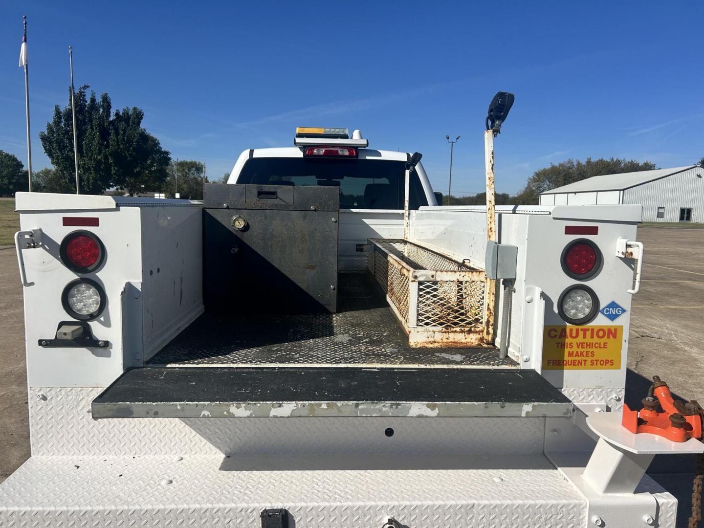 2017 White /Gray Chevrolet Silverado 2500HD Work Truck Double Cab 2WD (1GC2CUEGXHZ) with an 6.0L V8 OHV 16V FFV engine, 6A transmission, located at 17760 Hwy 62, Morris, OK, 74445, (918) 733-4887, 35.609104, -95.877060 - 2017 CHEVY SILVERADO 2500 HD 2WD BI-FUEL SYSTEM THAT RUNS ON CNG OR GASOLINE WITH 6.0L V8 ENIGINE. IT FEATURES POWER LOCKS, POWER WINDOWS, MANUAL SEATS, LEATHER INTERIOR, CRUSIE CONTROL, TRACTION CONTROL, TRAILER BRAKES, AM/FM RADIO, HANDS FREE CALLING, NO BACK SEAT HAS OPEN TOOL BOX, TOOL BED, AN - Photo#16
