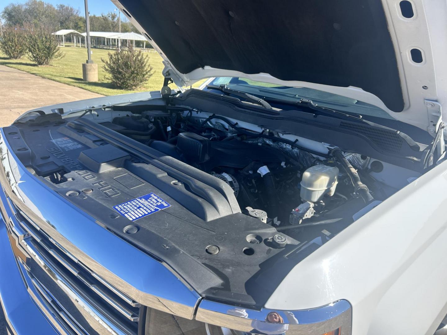 2017 White /Gray Chevrolet Silverado 2500HD Work Truck Double Cab 2WD (1GC2CUEGXHZ) with an 6.0L V8 OHV 16V FFV engine, 6A transmission, located at 17760 Hwy 62, Morris, OK, 74445, (918) 733-4887, 35.609104, -95.877060 - 2017 CHEVY SILVERADO 2500 HD 2WD BI-FUEL SYSTEM THAT RUNS ON CNG OR GASOLINE WITH 6.0L V8 ENIGINE. IT FEATURES POWER LOCKS, POWER WINDOWS, MANUAL SEATS, LEATHER INTERIOR, CRUSIE CONTROL, TRACTION CONTROL, TRAILER BRAKES, AM/FM RADIO, HANDS FREE CALLING, NO BACK SEAT HAS OPEN TOOL BOX, TOOL BED, AN - Photo#21