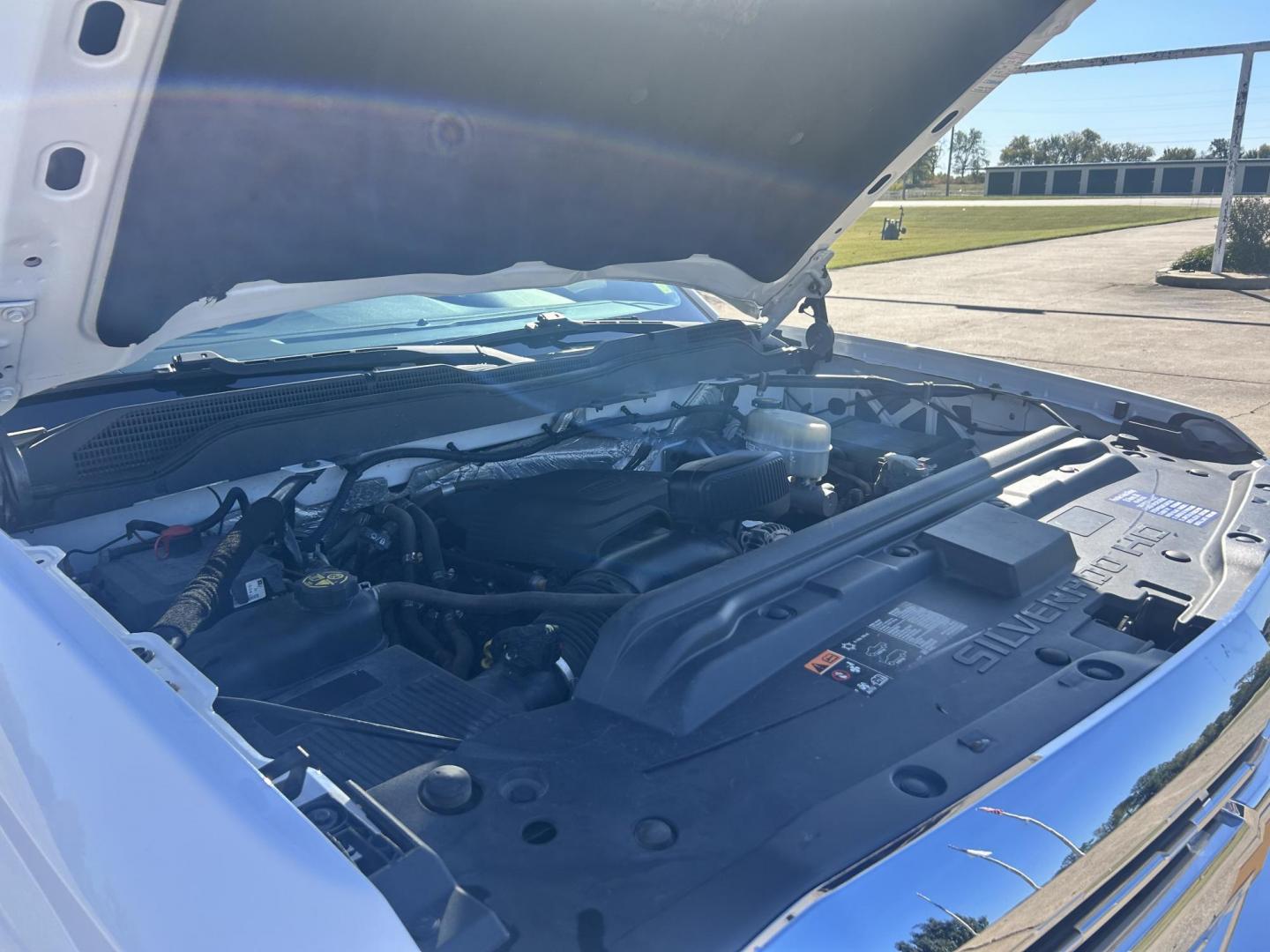 2017 White /Gray Chevrolet Silverado 2500HD Work Truck Double Cab 2WD (1GC2CUEGXHZ) with an 6.0L V8 OHV 16V FFV engine, 6A transmission, located at 17760 Hwy 62, Morris, OK, 74445, (918) 733-4887, 35.609104, -95.877060 - 2017 CHEVY SILVERADO 2500 HD 2WD BI-FUEL SYSTEM THAT RUNS ON CNG OR GASOLINE WITH 6.0L V8 ENIGINE. IT FEATURES POWER LOCKS, POWER WINDOWS, MANUAL SEATS, LEATHER INTERIOR, CRUSIE CONTROL, TRACTION CONTROL, TRAILER BRAKES, AM/FM RADIO, HANDS FREE CALLING, NO BACK SEAT HAS OPEN TOOL BOX, TOOL BED, AN - Photo#22