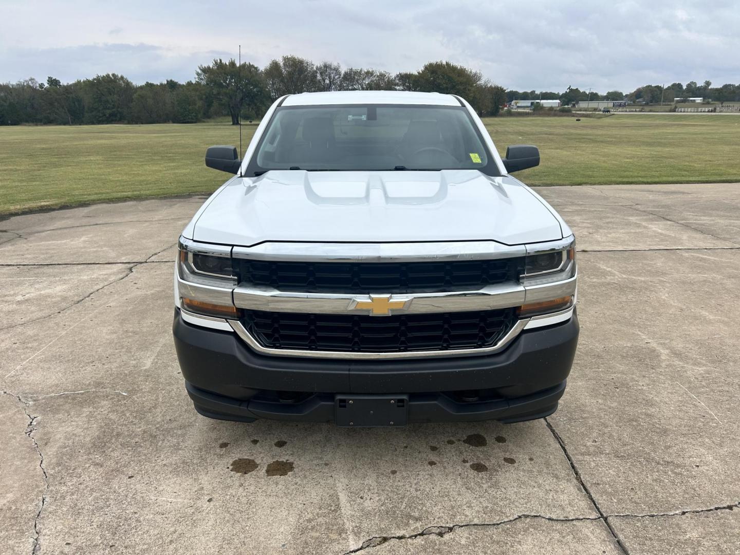 2017 White /Gray Chevrolet Silverado 1500 Work Truck Double Cab 4WD (1GCVKNEC2HZ) with an 5.3L V8 OHV 16V engine, 6A transmission, located at 17760 Hwy 62, Morris, OK, 74445, (918) 733-4887, 35.609104, -95.877060 - 2017 CHEVY SILVERADO 1500 4WD BI-FUEL SYSTEM THAT RUNS ON CNG OR GASOLINE WITH 5.3L V8 ENIGINE. IT FEATURES POWER LOCKS, POWER WINDOWS, MANUAL SEATS, LEATHER INTERIOR, CRUSIE CONTROL, TRACTION CONTROL, AM/FM RADIO, HANDS FREE CALLING, AND BACKUP CAMERA. ONLY 175,381 MILES WITH 265/70R17 TIRES. THIS - Photo#1