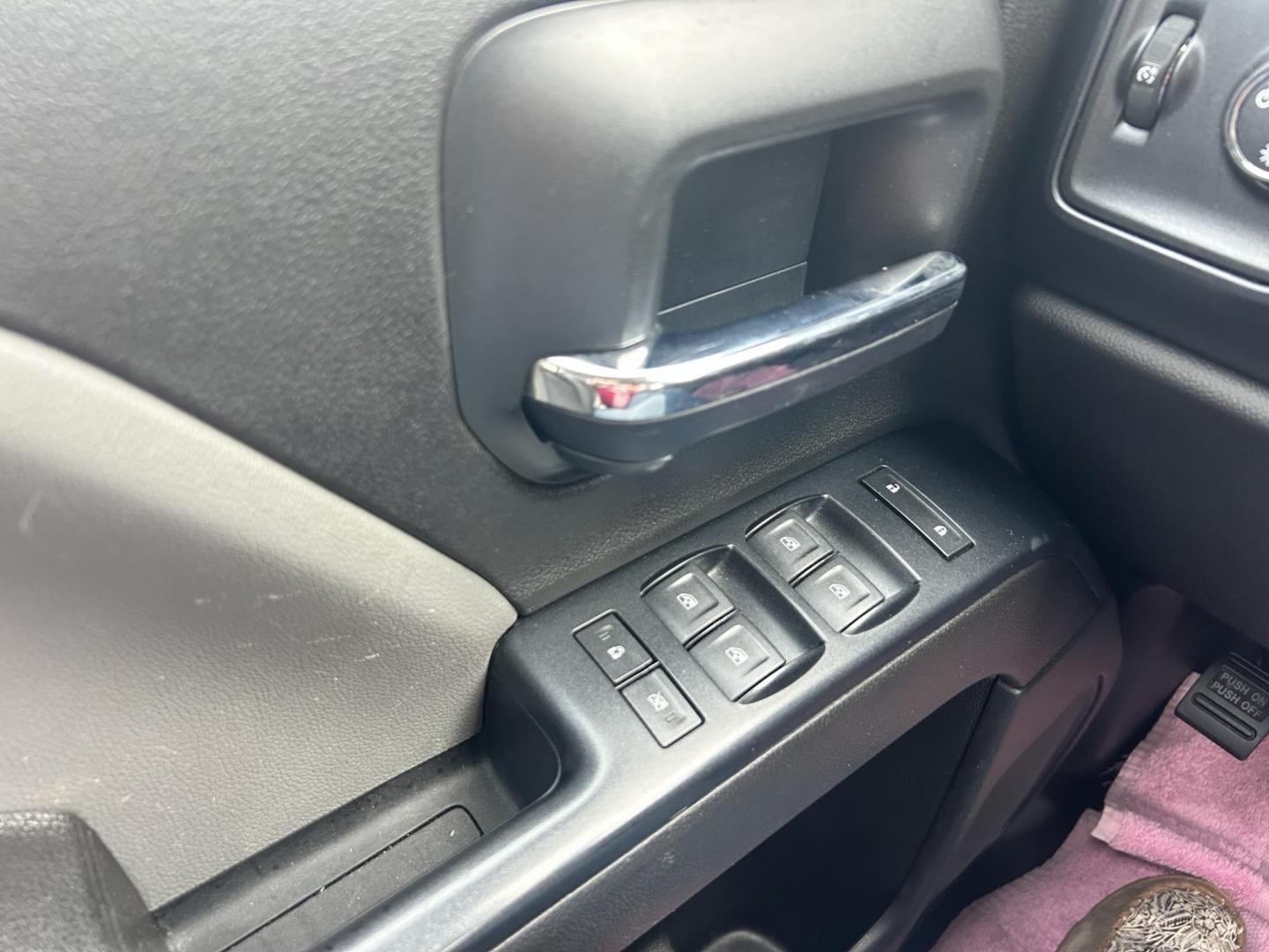 2017 White /Gray Chevrolet Silverado 1500 Work Truck Double Cab 4WD (1GCVKNEC2HZ) with an 5.3L V8 OHV 16V engine, 6A transmission, located at 17760 Hwy 62, Morris, OK, 74445, (918) 733-4887, 35.609104, -95.877060 - 2017 CHEVY SILVERADO 1500 4WD BI-FUEL SYSTEM THAT RUNS ON CNG OR GASOLINE WITH 5.3L V8 ENIGINE. IT FEATURES POWER LOCKS, POWER WINDOWS, MANUAL SEATS, LEATHER INTERIOR, CRUSIE CONTROL, TRACTION CONTROL, AM/FM RADIO, HANDS FREE CALLING, AND BACKUP CAMERA. ONLY 175,381 MILES WITH 265/70R17 TIRES. THIS - Photo#9