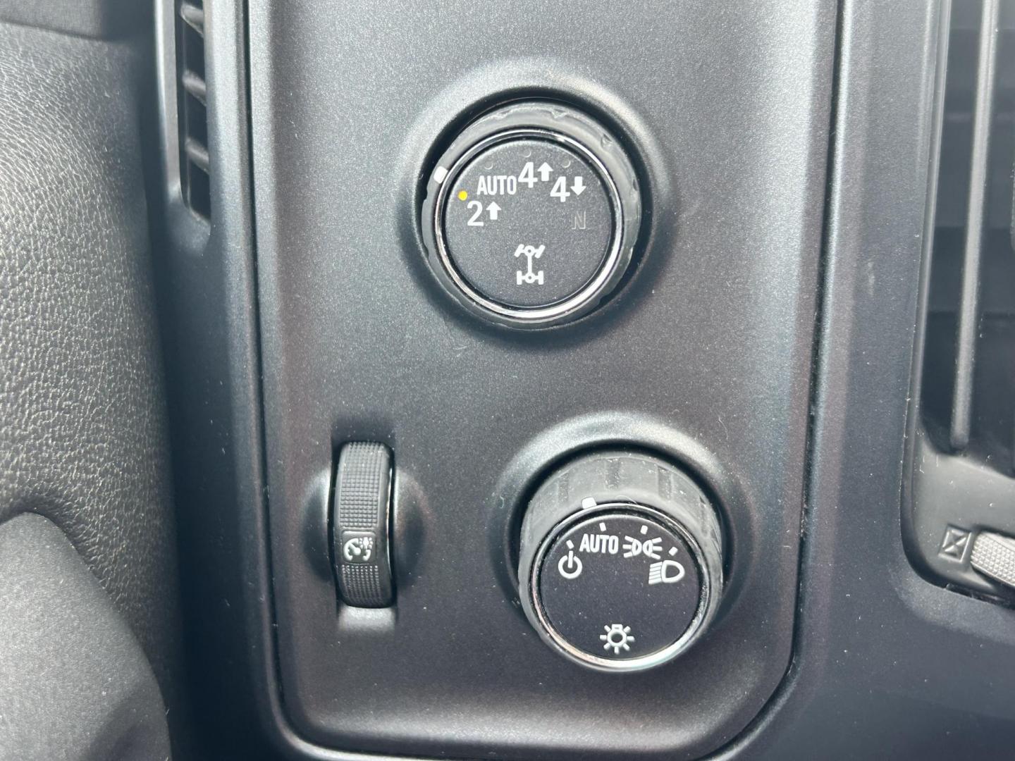 2017 White /Gray Chevrolet Silverado 1500 Work Truck Double Cab 4WD (1GCVKNEC2HZ) with an 5.3L V8 OHV 16V engine, 6A transmission, located at 17760 Hwy 62, Morris, OK, 74445, (918) 733-4887, 35.609104, -95.877060 - 2017 CHEVY SILVERADO 1500 4WD BI-FUEL SYSTEM THAT RUNS ON CNG OR GASOLINE WITH 5.3L V8 ENIGINE. IT FEATURES POWER LOCKS, POWER WINDOWS, MANUAL SEATS, LEATHER INTERIOR, CRUSIE CONTROL, TRACTION CONTROL, AM/FM RADIO, HANDS FREE CALLING, AND BACKUP CAMERA. ONLY 175,381 MILES WITH 265/70R17 TIRES. THIS - Photo#12