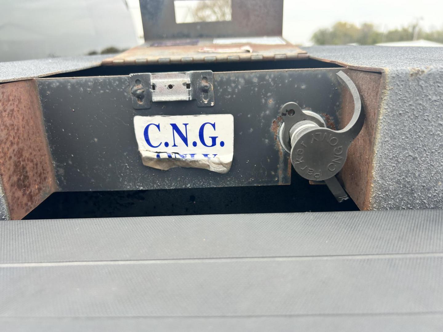 2017 White /Gray Chevrolet Silverado 1500 Work Truck Double Cab 4WD (1GCVKNEC2HZ) with an 5.3L V8 OHV 16V engine, 6A transmission, located at 17760 Hwy 62, Morris, OK, 74445, (918) 733-4887, 35.609104, -95.877060 - 2017 CHEVY SILVERADO 1500 4WD BI-FUEL SYSTEM THAT RUNS ON CNG OR GASOLINE WITH 5.3L V8 ENIGINE. IT FEATURES POWER LOCKS, POWER WINDOWS, MANUAL SEATS, LEATHER INTERIOR, CRUSIE CONTROL, TRACTION CONTROL, AM/FM RADIO, HANDS FREE CALLING, AND BACKUP CAMERA. ONLY 175,381 MILES WITH 265/70R17 TIRES. THIS - Photo#18