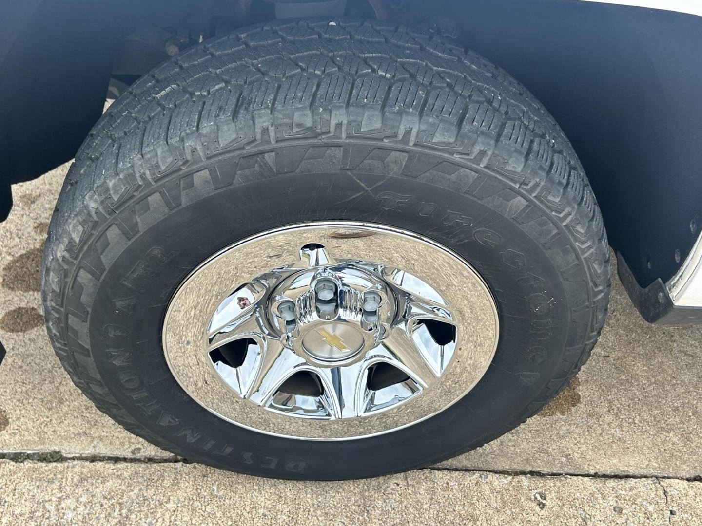 2017 White /Gray Chevrolet Silverado 1500 Work Truck Double Cab 4WD (1GCVKNEC2HZ) with an 5.3L V8 OHV 16V engine, 6A transmission, located at 17760 Hwy 62, Morris, OK, 74445, (918) 733-4887, 35.609104, -95.877060 - 2017 CHEVY SILVERADO 1500 4WD BI-FUEL SYSTEM THAT RUNS ON CNG OR GASOLINE WITH 5.3L V8 ENIGINE. IT FEATURES POWER LOCKS, POWER WINDOWS, MANUAL SEATS, LEATHER INTERIOR, CRUSIE CONTROL, TRACTION CONTROL, AM/FM RADIO, HANDS FREE CALLING, AND BACKUP CAMERA. ONLY 175,381 MILES WITH 265/70R17 TIRES. THIS - Photo#26