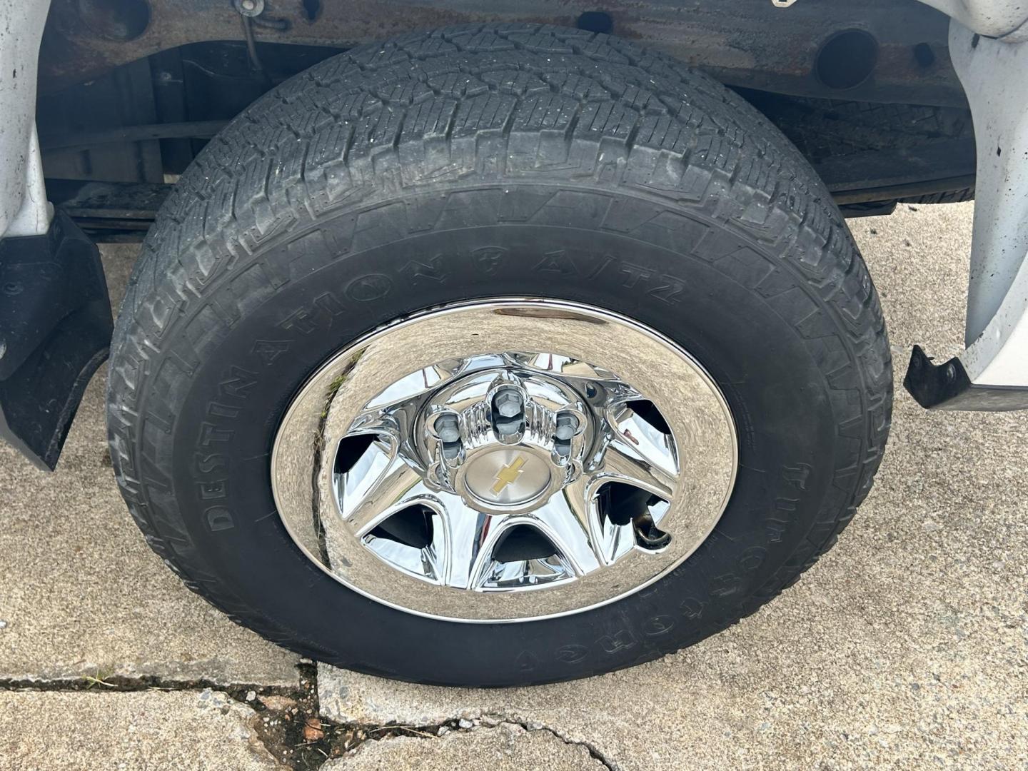 2017 White /Gray Chevrolet Silverado 1500 Work Truck Double Cab 4WD (1GCVKNEC2HZ) with an 5.3L V8 OHV 16V engine, 6A transmission, located at 17760 Hwy 62, Morris, OK, 74445, (918) 733-4887, 35.609104, -95.877060 - 2017 CHEVY SILVERADO 1500 4WD BI-FUEL SYSTEM THAT RUNS ON CNG OR GASOLINE WITH 5.3L V8 ENIGINE. IT FEATURES POWER LOCKS, POWER WINDOWS, MANUAL SEATS, LEATHER INTERIOR, CRUSIE CONTROL, TRACTION CONTROL, AM/FM RADIO, HANDS FREE CALLING, AND BACKUP CAMERA. ONLY 175,381 MILES WITH 265/70R17 TIRES. THIS - Photo#29