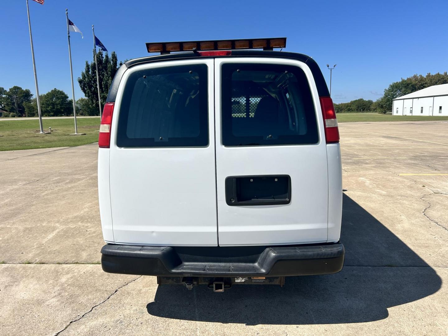 2012 White /Gray GMC Savana Cargo (1GTW7FFB5C1) with an 6.0L V8 OHV 16V CNG engine, 6-Speed Automatic transmission, located at 17760 Hwy 62, Morris, OK, 74445, (918) 733-4887, 35.609104, -95.877060 - 2012 GMC SAVANA CARGO VAN RWD WITH THE 6.0L V8 ENGINE DEDICATED CNG ONLY RUNS ON COMPRESSED NATURAL GAS. IT FEATURES POWER LOCKS, POWER WINDOWS, POWER MIRRORS, CLOTH INTERIOR, MANUAL SEATS, CRUISE CONTROL, TRACTION CONTROL, HAUL MODE, AM/FM RADIO, SPLIT SWING-OUT SIDE DOORS AND BACK DOORS, AND TIRE - Photo#5