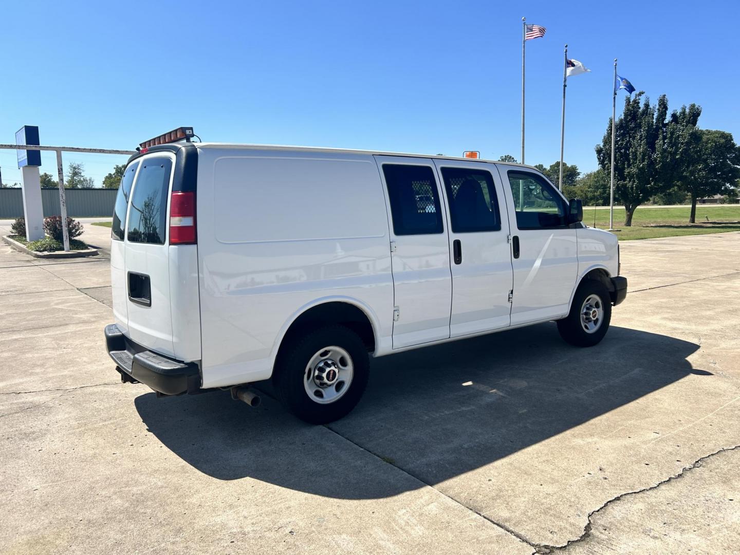 2012 White /Gray GMC Savana Cargo (1GTW7FFB5C1) with an 6.0L V8 OHV 16V CNG engine, 6-Speed Automatic transmission, located at 17760 Hwy 62, Morris, OK, 74445, (918) 733-4887, 35.609104, -95.877060 - 2012 GMC SAVANA CARGO VAN RWD WITH THE 6.0L V8 ENGINE DEDICATED CNG ONLY RUNS ON COMPRESSED NATURAL GAS. IT FEATURES POWER LOCKS, POWER WINDOWS, POWER MIRRORS, CLOTH INTERIOR, MANUAL SEATS, CRUISE CONTROL, TRACTION CONTROL, HAUL MODE, AM/FM RADIO, SPLIT SWING-OUT SIDE DOORS AND BACK DOORS, AND TIRE - Photo#4