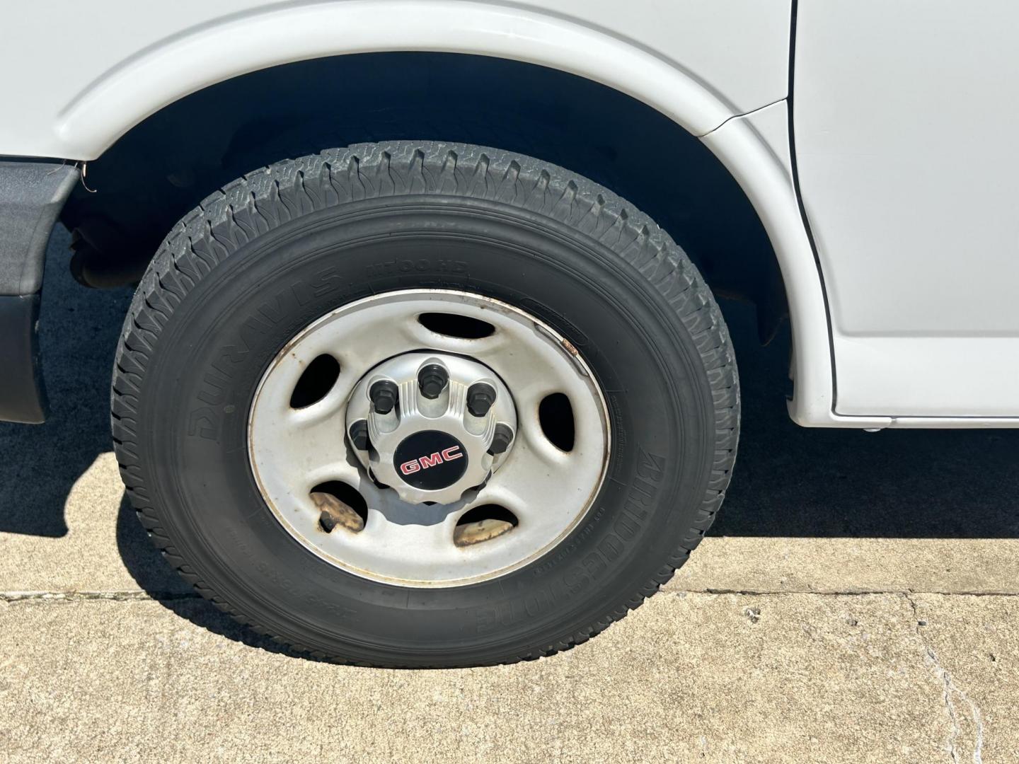 2012 White /Gray GMC Savana Cargo (1GTW7FFB5C1) with an 6.0L V8 OHV 16V CNG engine, 6-Speed Automatic transmission, located at 17760 Hwy 62, Morris, OK, 74445, (918) 733-4887, 35.609104, -95.877060 - 2012 GMC SAVANA CARGO VAN RWD WITH THE 6.0L V8 ENGINE DEDICATED CNG ONLY RUNS ON COMPRESSED NATURAL GAS. IT FEATURES POWER LOCKS, POWER WINDOWS, POWER MIRRORS, CLOTH INTERIOR, MANUAL SEATS, CRUISE CONTROL, TRACTION CONTROL, HAUL MODE, AM/FM RADIO, SPLIT SWING-OUT SIDE DOORS AND BACK DOORS, AND TIRE - Photo#25