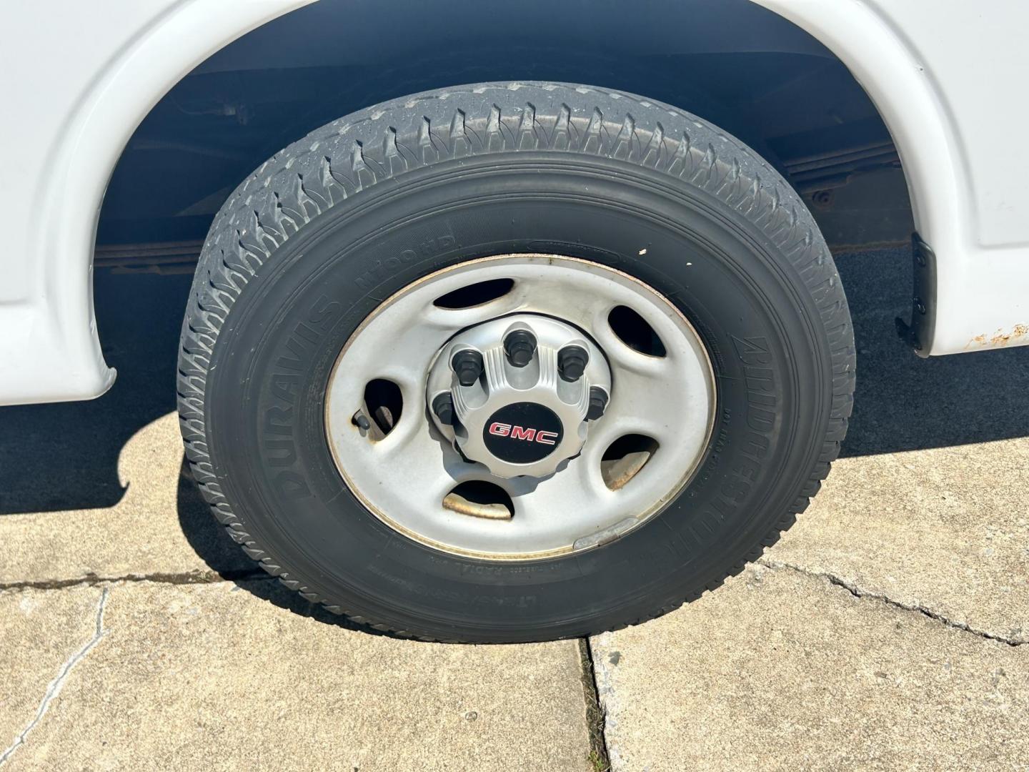 2012 White /Gray GMC Savana Cargo (1GTW7FFB5C1) with an 6.0L V8 OHV 16V CNG engine, 6-Speed Automatic transmission, located at 17760 Hwy 62, Morris, OK, 74445, (918) 733-4887, 35.609104, -95.877060 - 2012 GMC SAVANA CARGO VAN RWD WITH THE 6.0L V8 ENGINE DEDICATED CNG ONLY RUNS ON COMPRESSED NATURAL GAS. IT FEATURES POWER LOCKS, POWER WINDOWS, POWER MIRRORS, CLOTH INTERIOR, MANUAL SEATS, CRUISE CONTROL, TRACTION CONTROL, HAUL MODE, AM/FM RADIO, SPLIT SWING-OUT SIDE DOORS AND BACK DOORS, AND TIRE - Photo#28