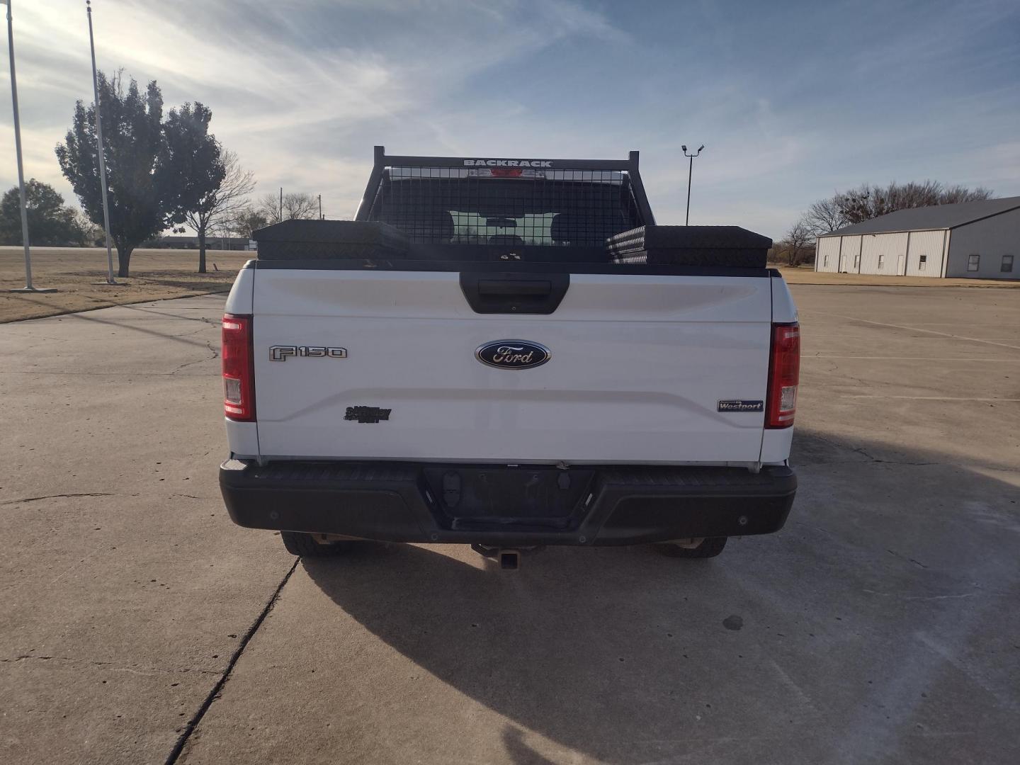 2016 White /Gray Ford F-150 XLT 4WD (1FTEW1EF1GK) with an 5.0L V8 engine, 6A transmission, located at 17760 Hwy 62, Morris, OK, 74445, (918) 733-4887, 35.609104, -95.877060 - 2016 FORD F150 XLT 4WD BI-FUEL SYSTEM RUNS ON CNG (COMPRESSED NATURAL GAS) OR GASOLINE WITH THE 5.0L V8 ENIGINE. FEATURES KEYLESS ENTRY, POWER LOCKS, POWER WINDOWS, POWER MIRRORS, CLOTH INTERIOR, MANUAL SEATS, AM/FM RADIO, CD PLAYER, HANDS FREE CALLING, BACKUP CAMERA, CRUISE CONTROL, TRACTION CONTRO - Photo#5